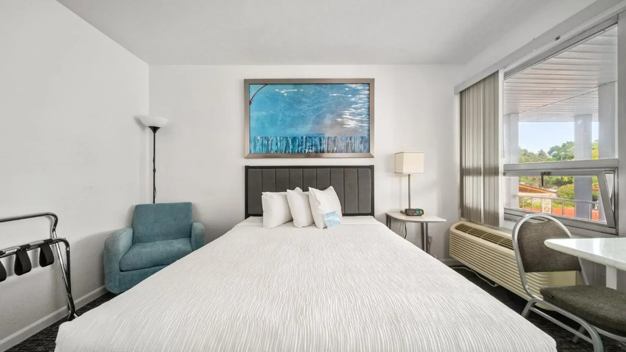 Bed in Grand Traverse Motel Bed in Grand Traverse Motel