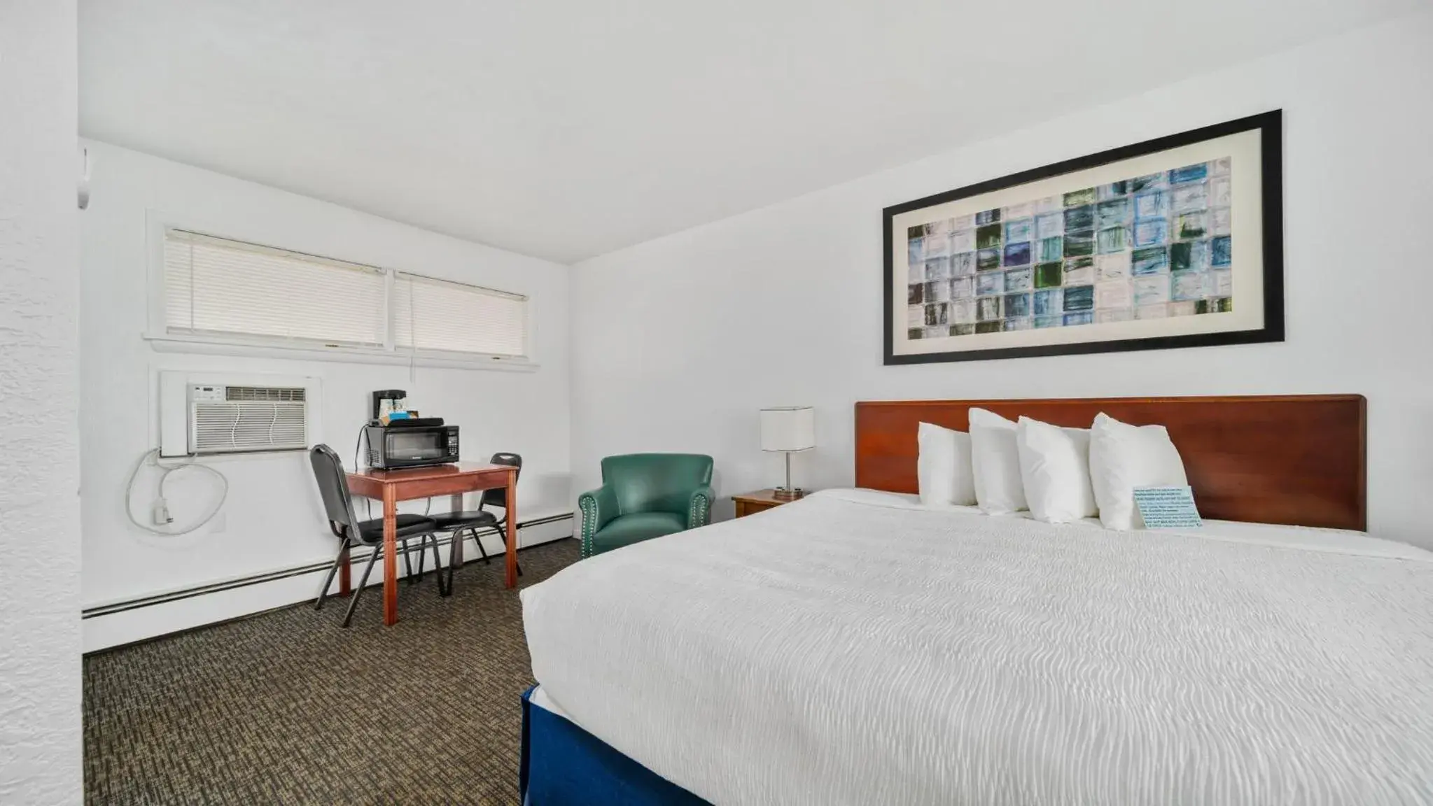 Bed in Grand Traverse Motel Bed in Grand Traverse Motel