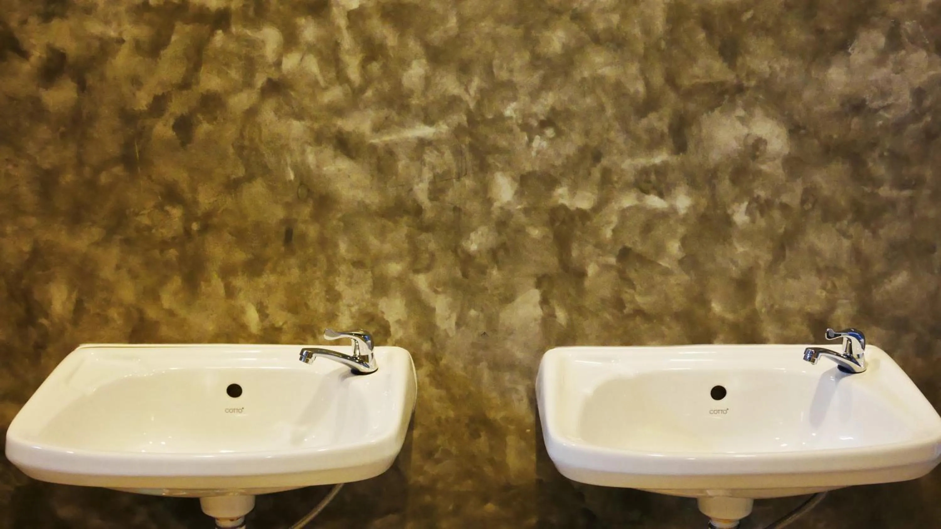 Bathroom in Amity Poshtel