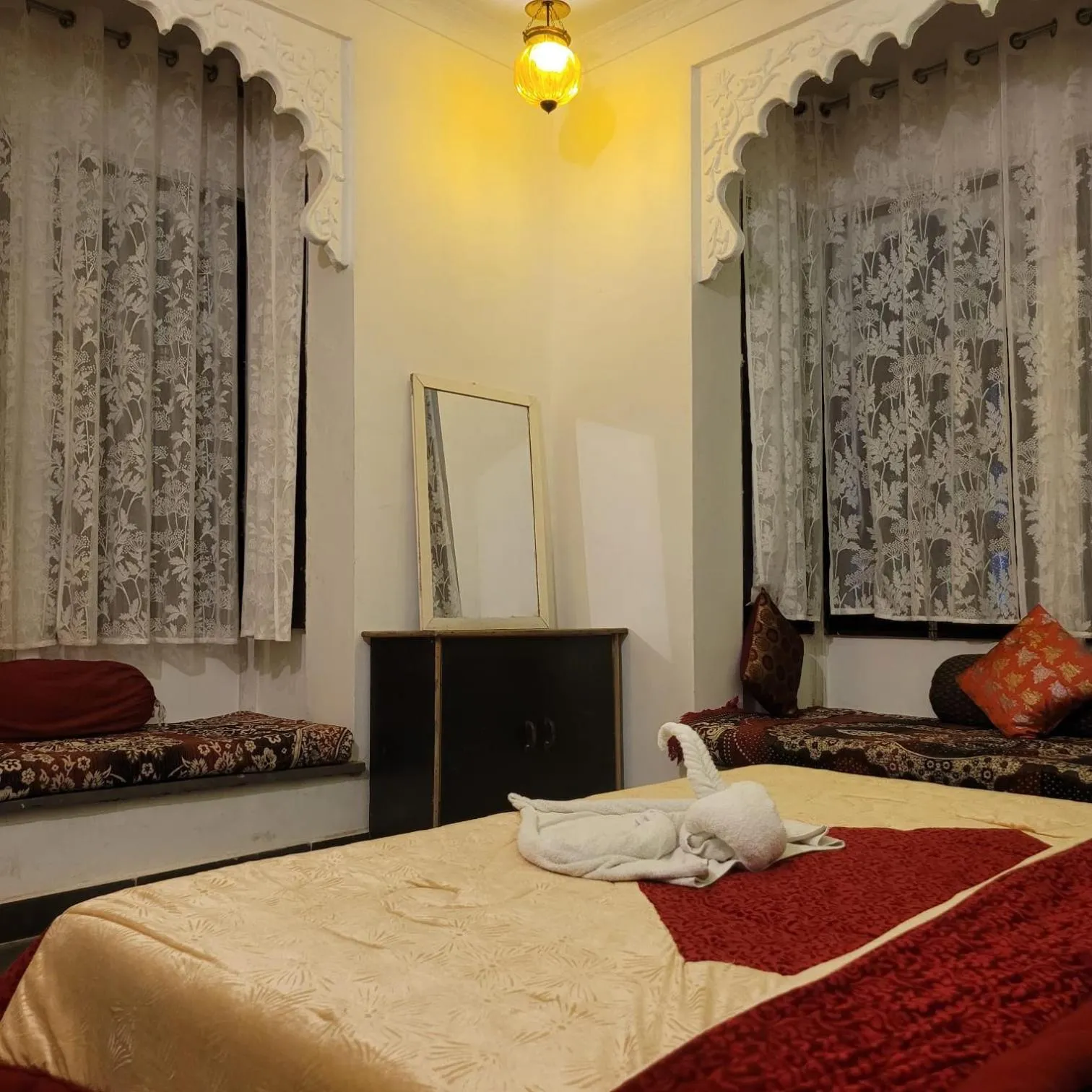 Bed in Hotel Bundi House