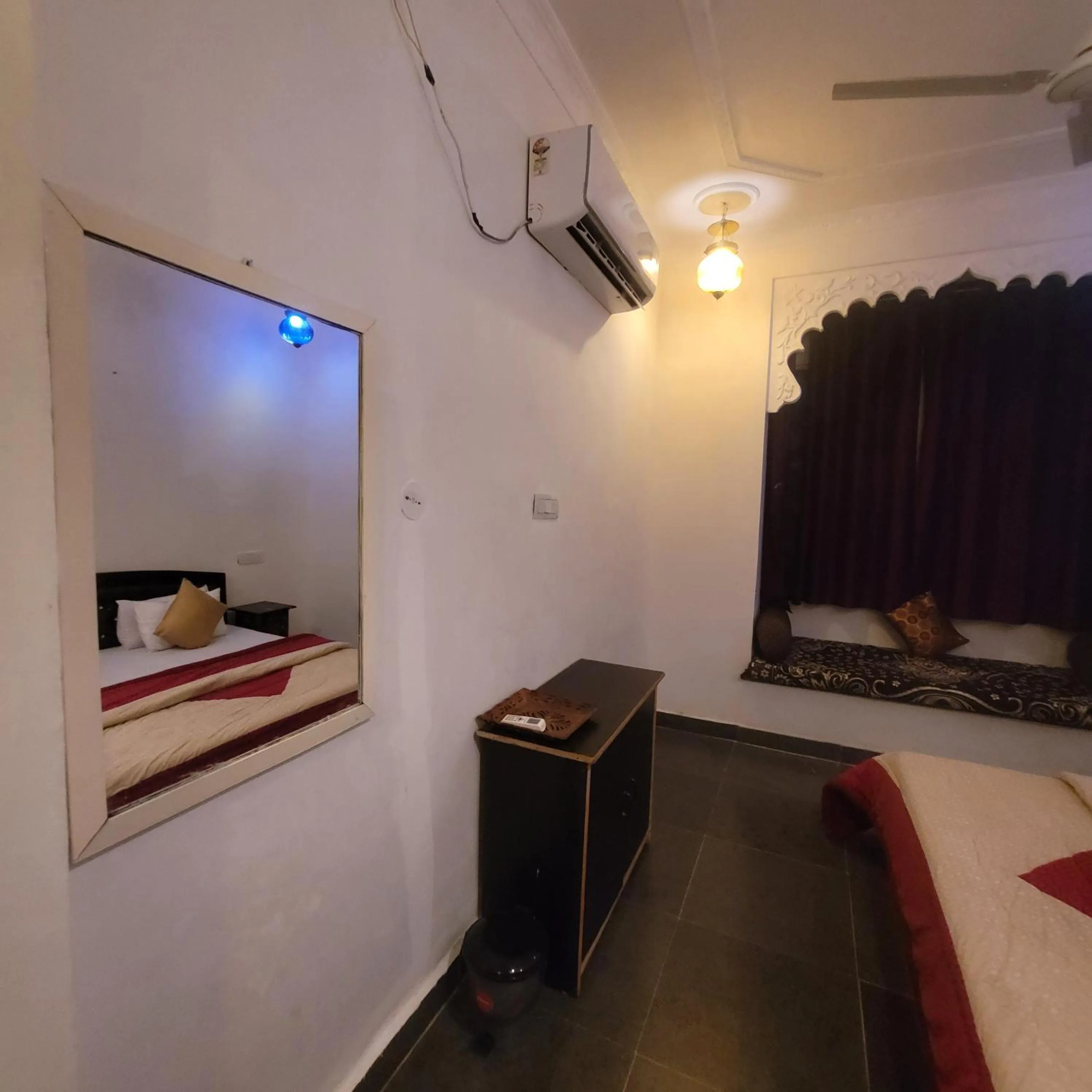 Bed in Hotel Bundi House