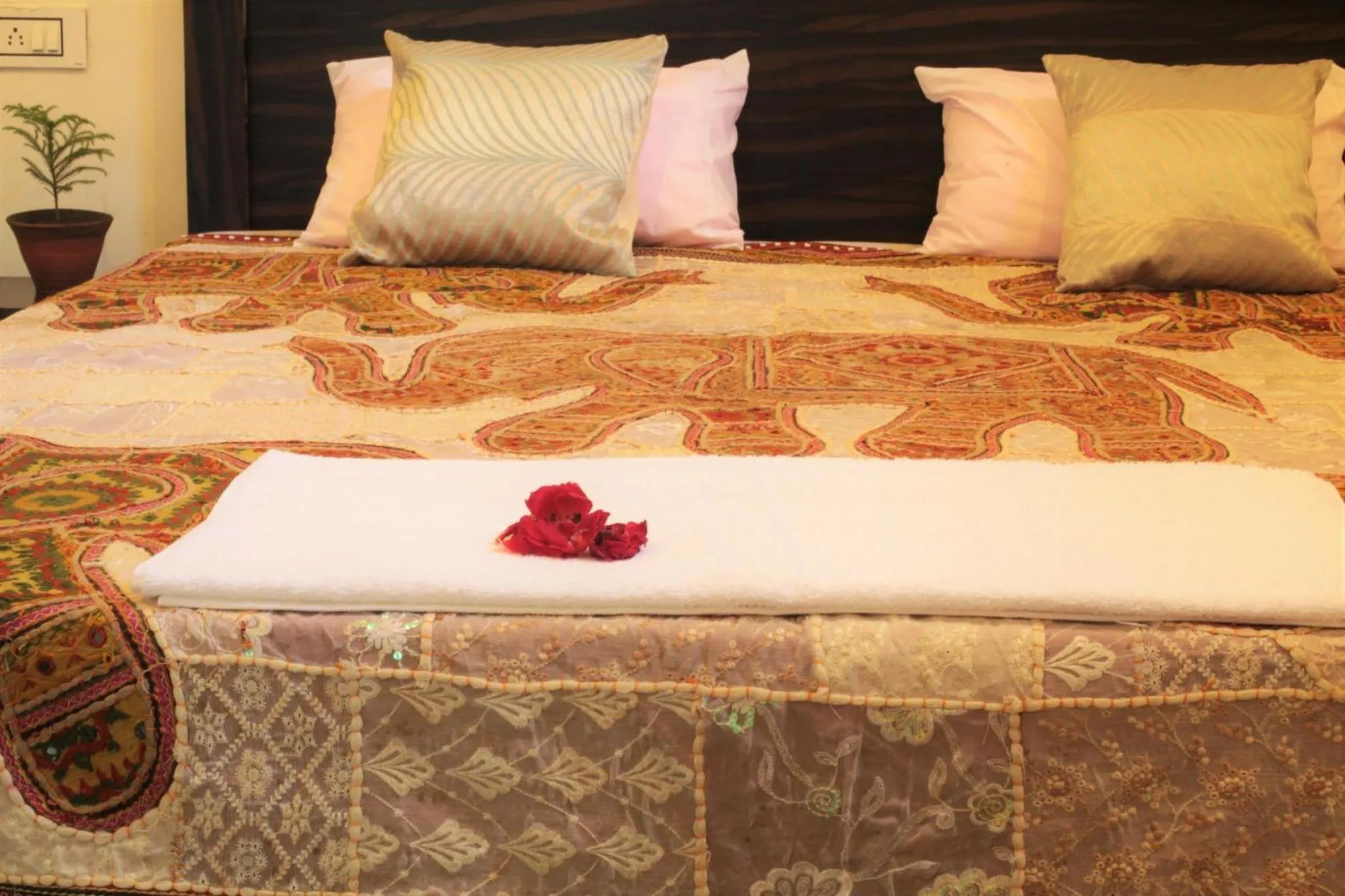 Bed in Hotel Bundi House