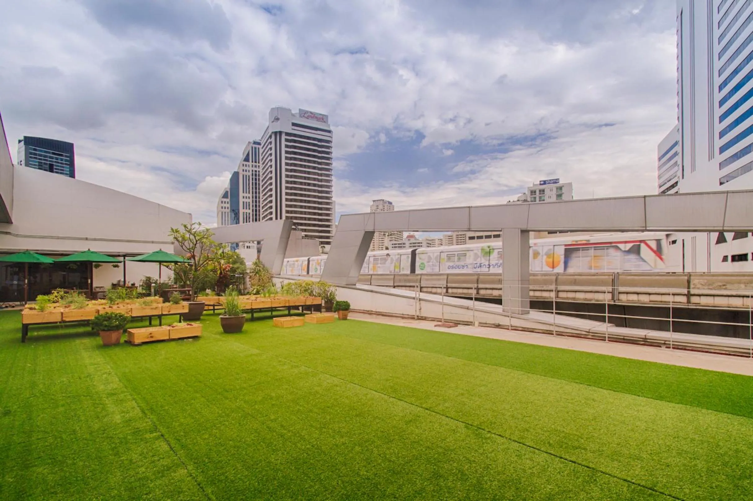 Garden in Hom Hostel & Cooking Club