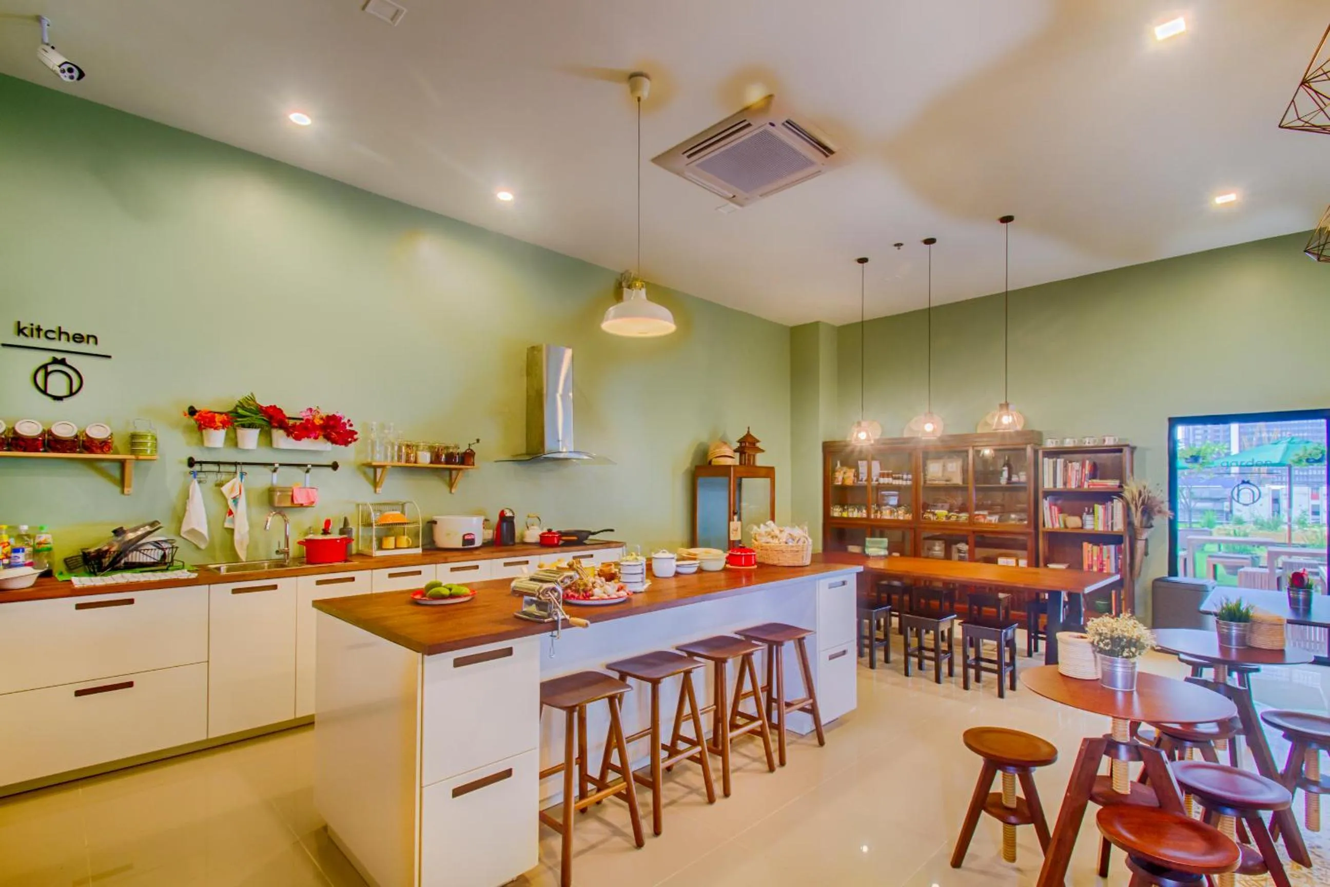 Restaurant/places to eat in Hom Hostel & Cooking Club