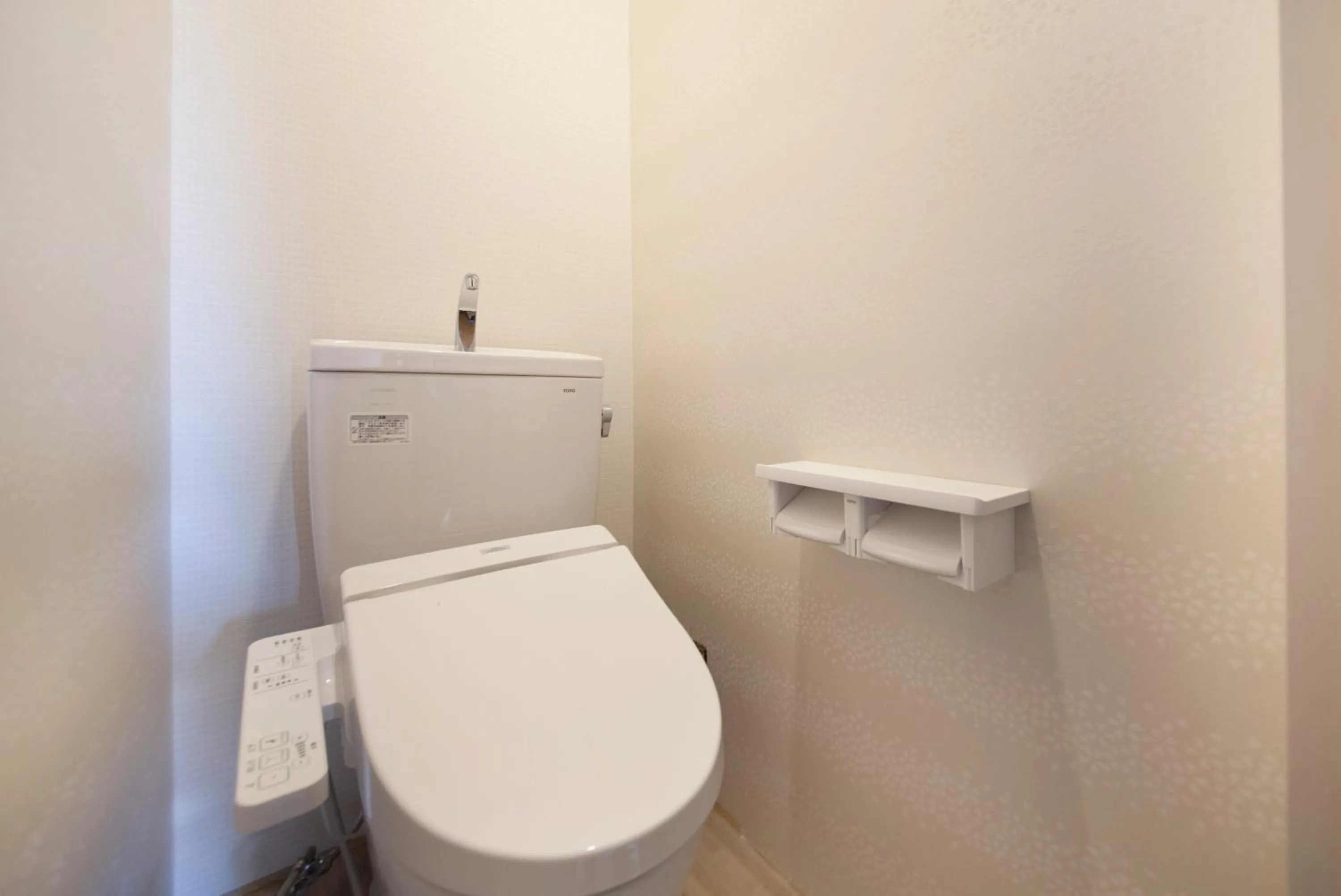 Toilet in Yutorelo-an ANNEX