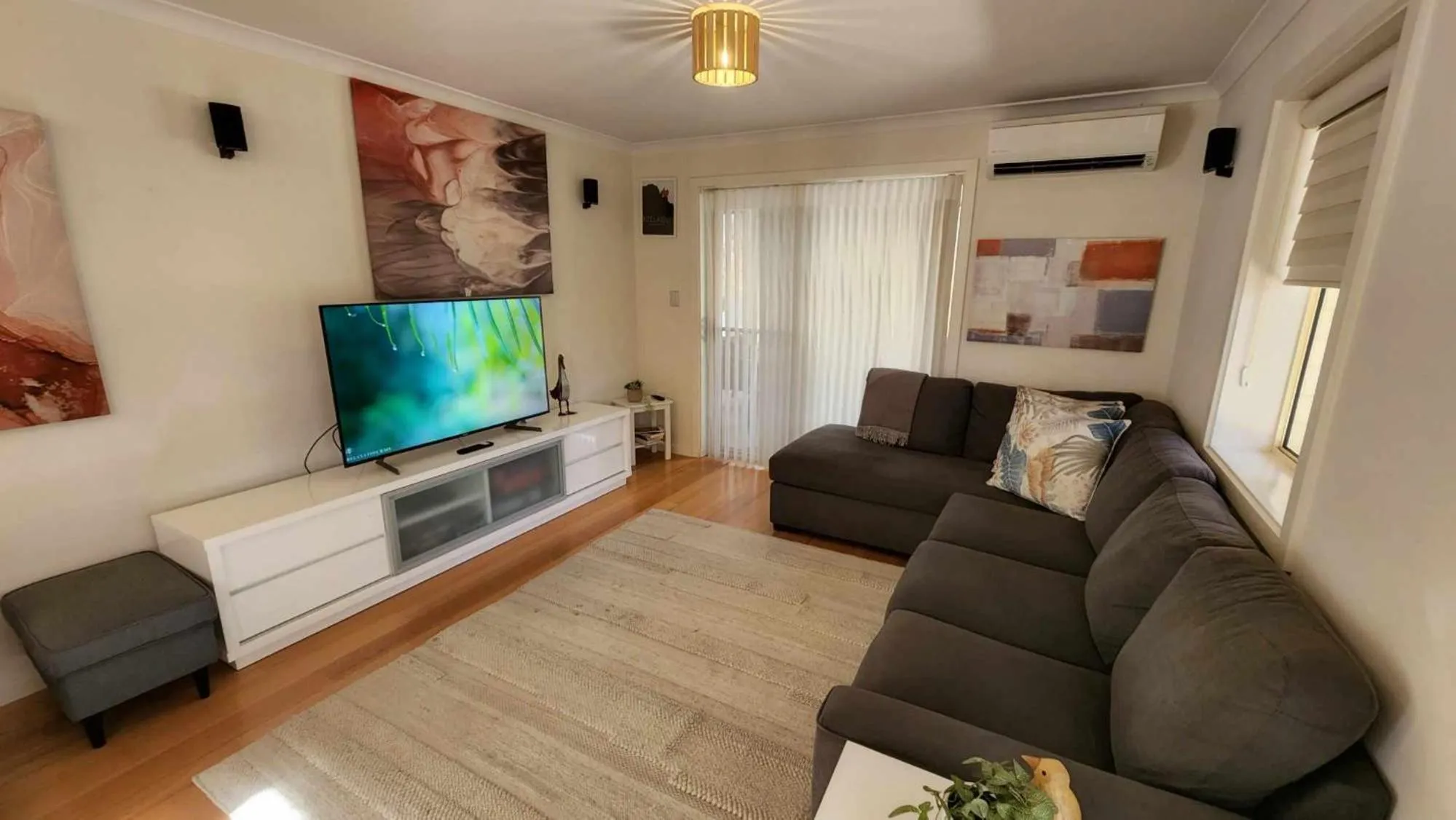 Communal lounge/ TV room in Riesling Trail & Clare Valley Cottages