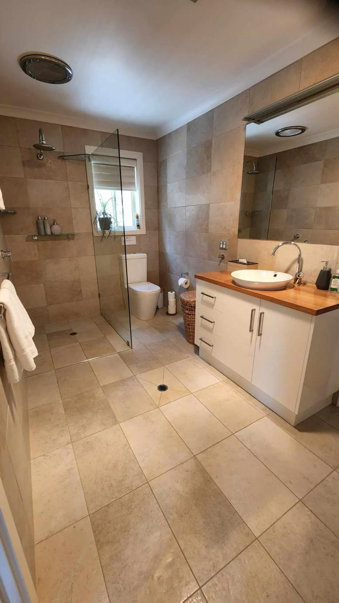 Shower in Riesling Trail & Clare Valley Cottages