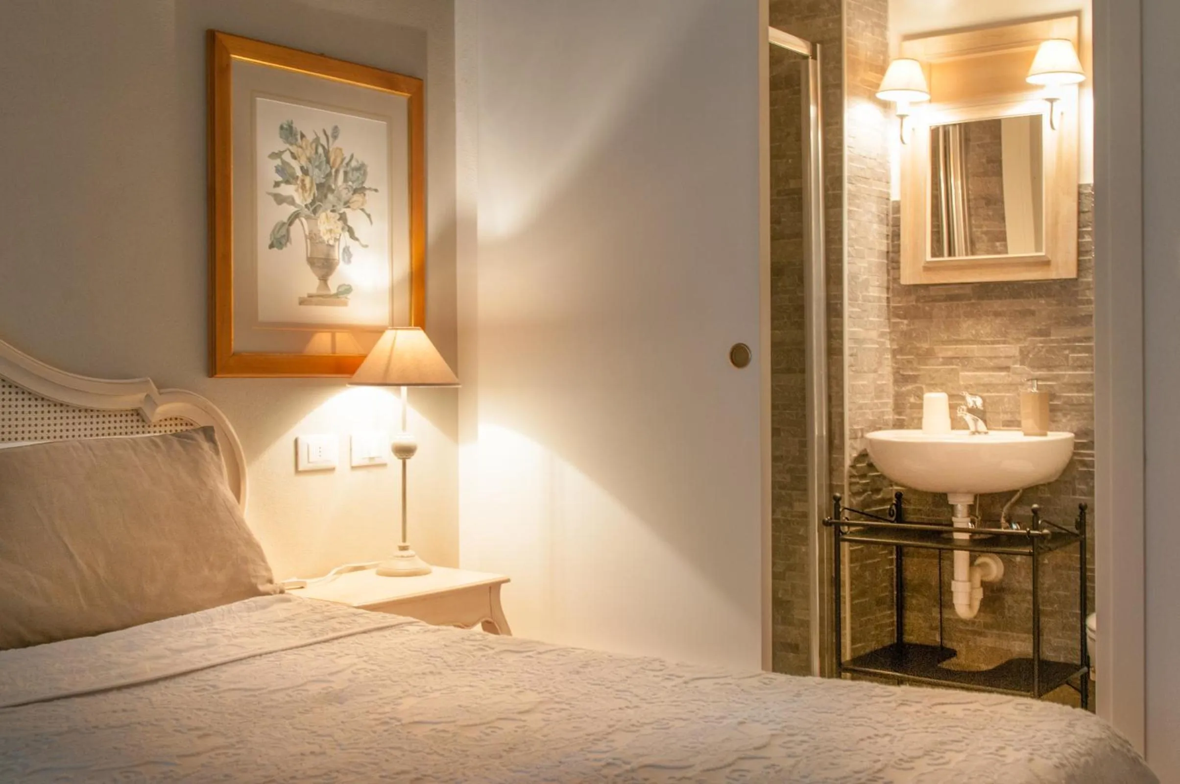 Bedroom, Bed in Gian Paul Hotel