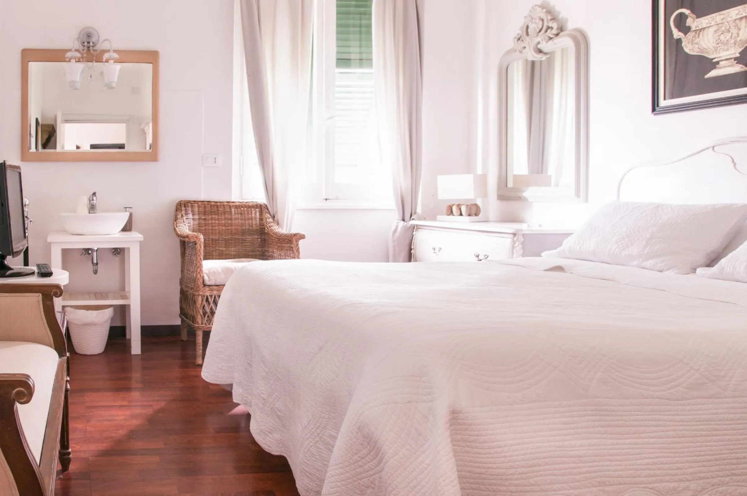 Photo of the whole room, Bed in Gian Paul Hotel