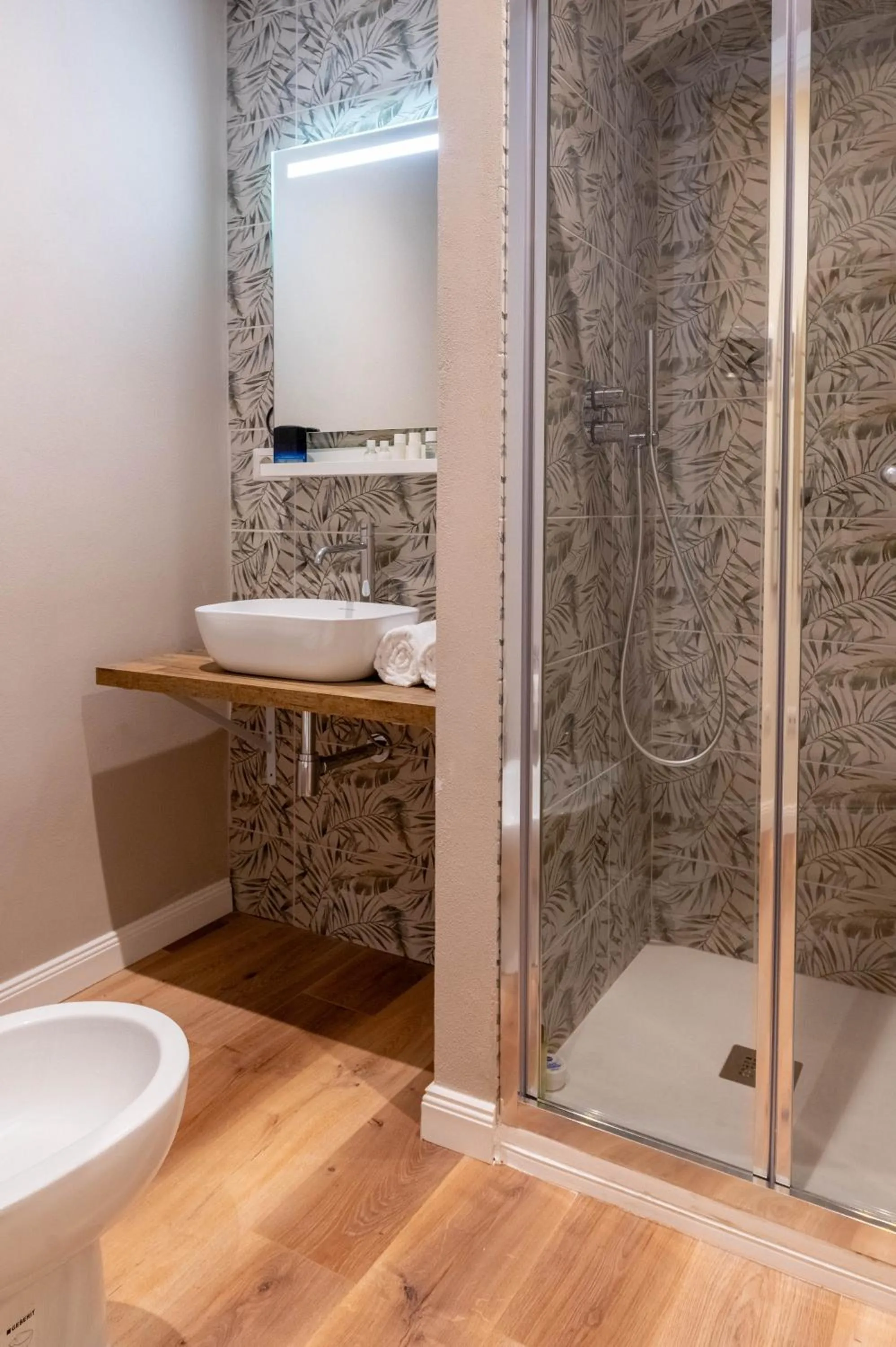 Bathroom in Gian Paul Hotel