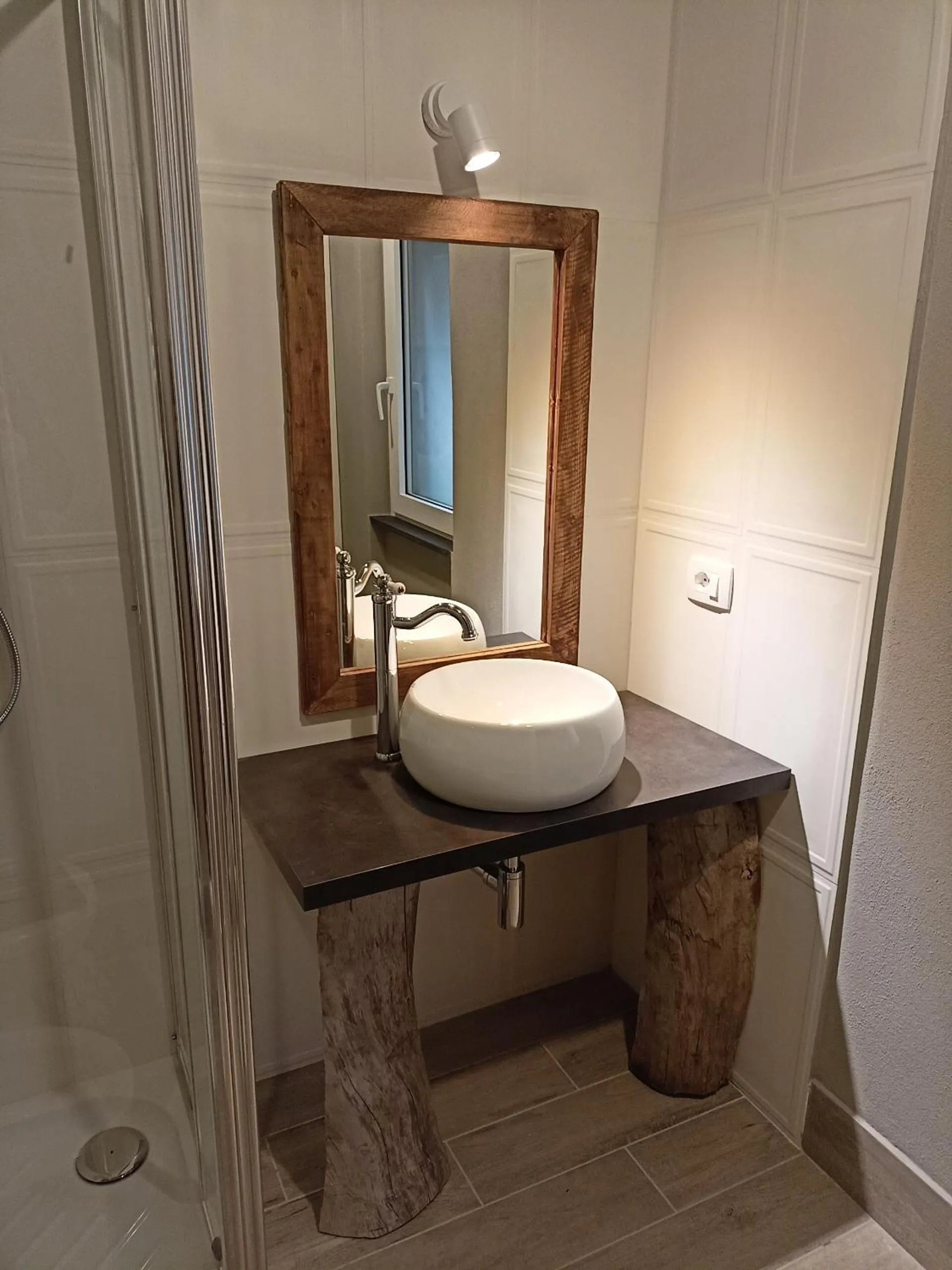 Bathroom in Gian Paul Hotel