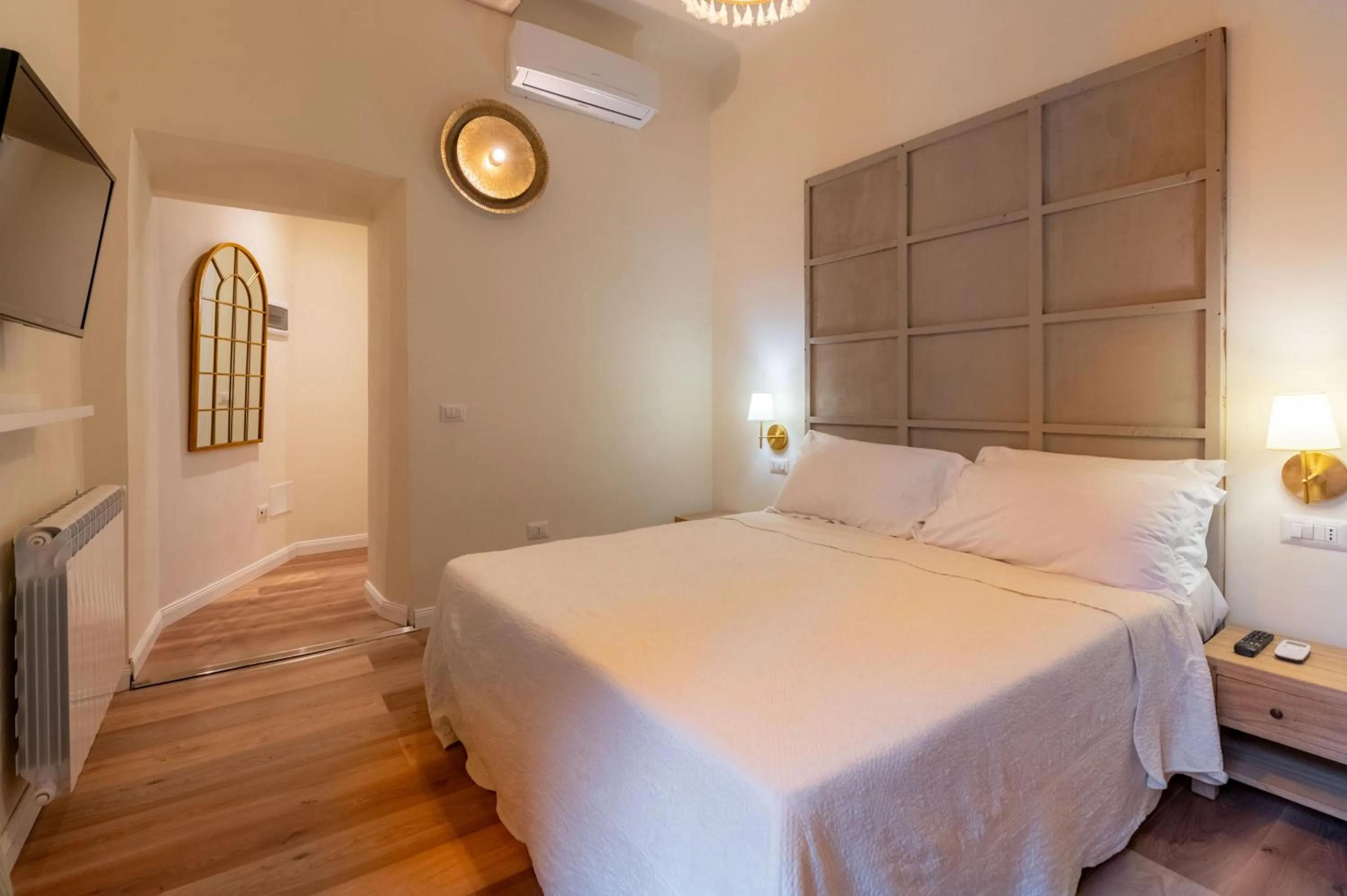 Photo of the whole room, Bed in Gian Paul Hotel