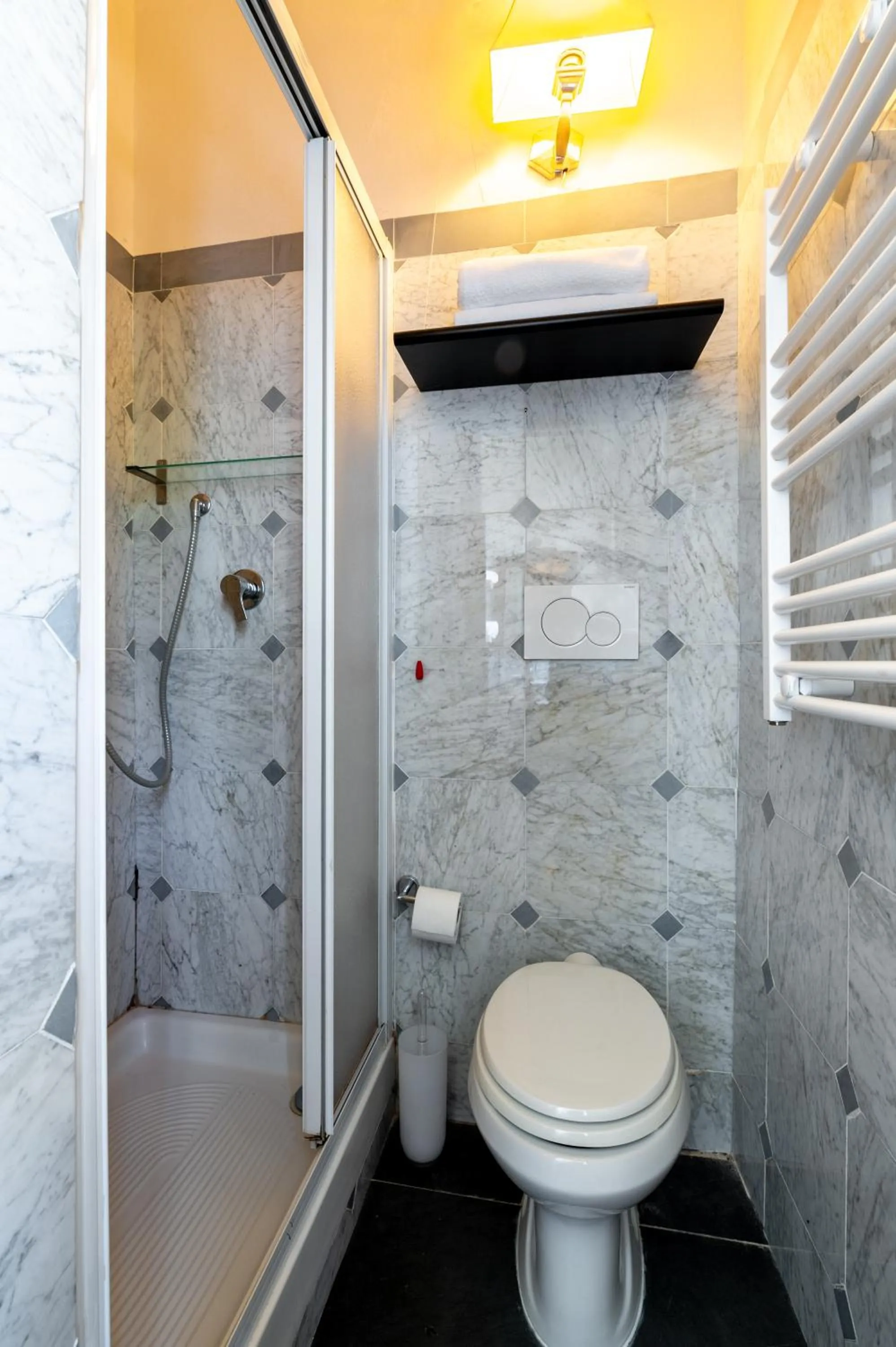 Shower in Gian Paul Hotel