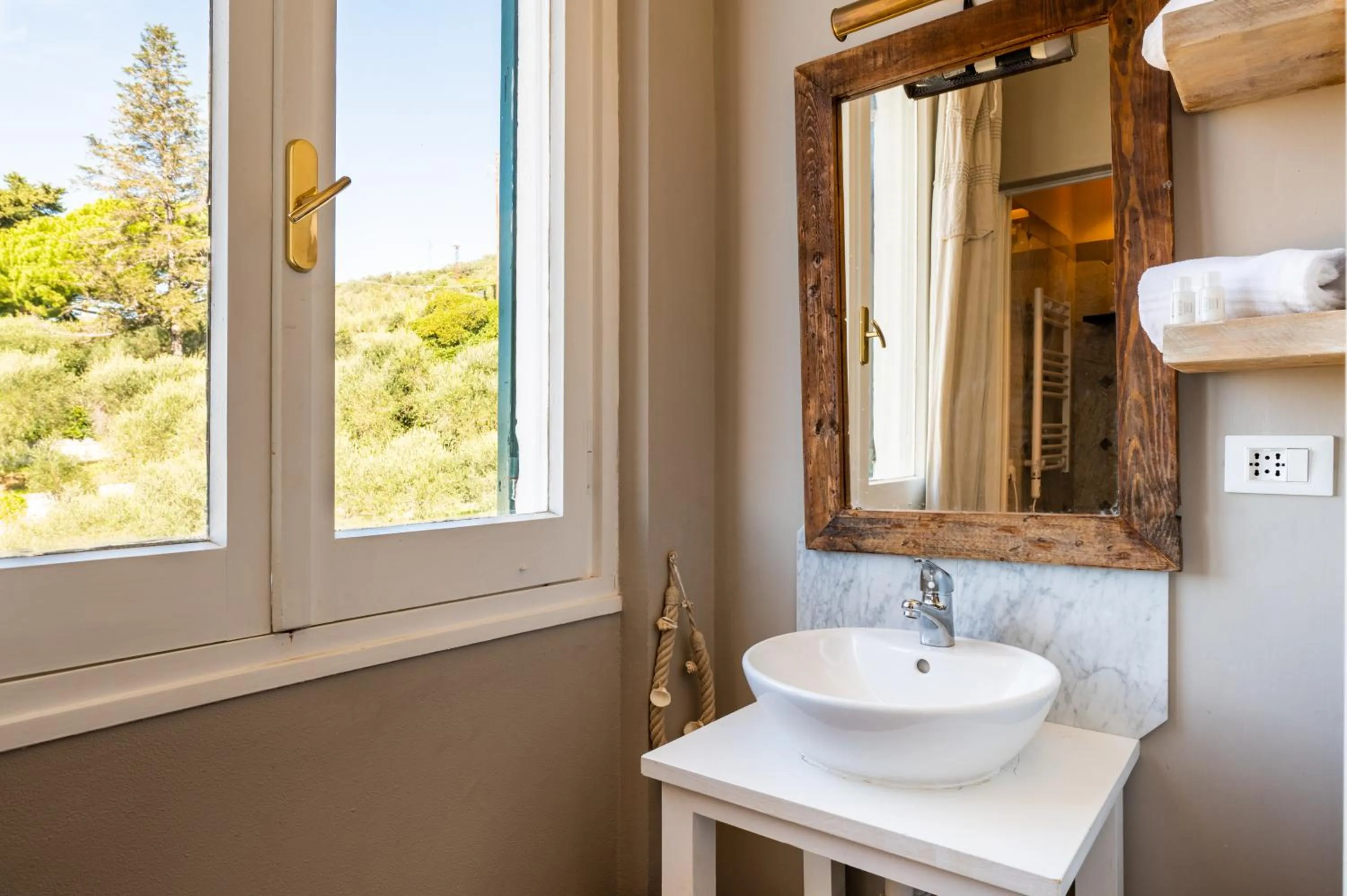 Bathroom in Gian Paul Hotel