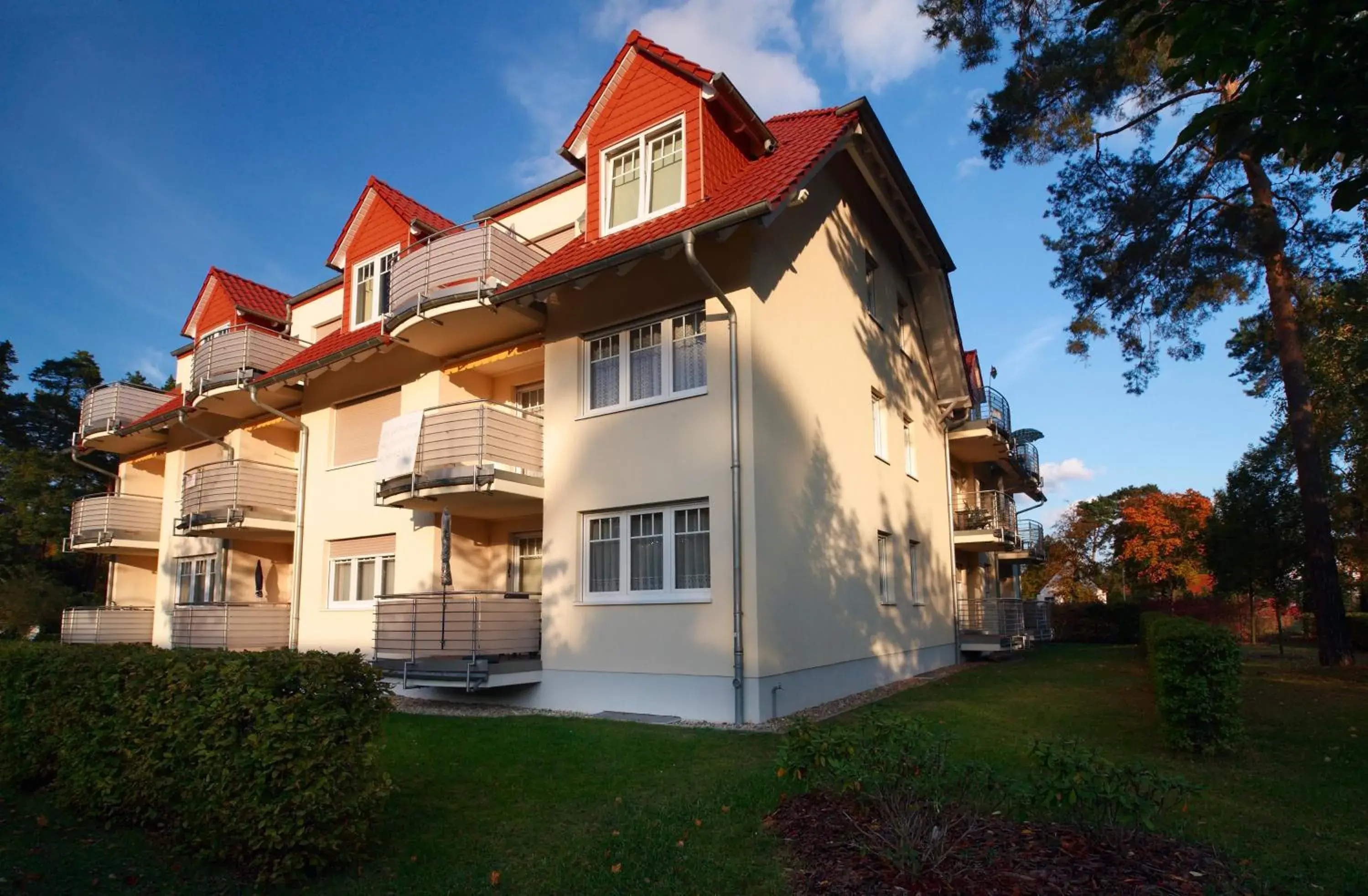 Ferienwohnung Ursula in der Villa zum Kronprinzen direkt gegenüber der Saarow Therme Ferienwohnung Ursula in der Villa zum Kronprinzen direkt gegenüber der Saarow Therme