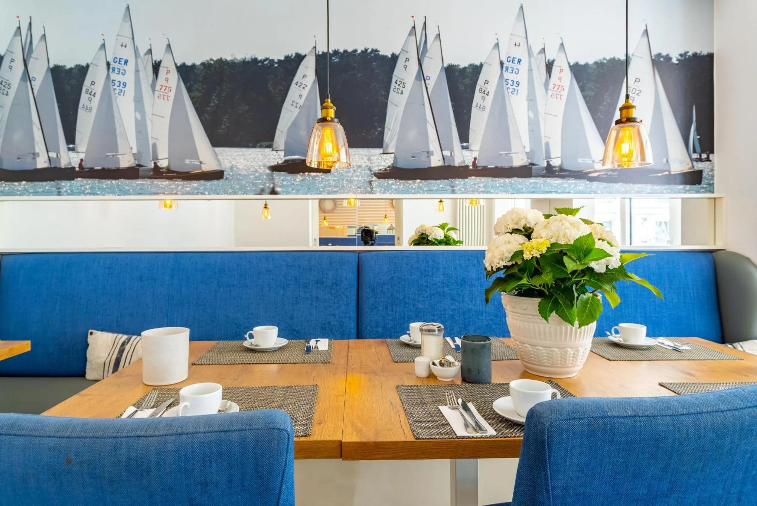 Restaurant/places to eat in Ferienwohnung Ursula in der Villa zum Kronprinzen direkt gegenüber der Saarow Therme