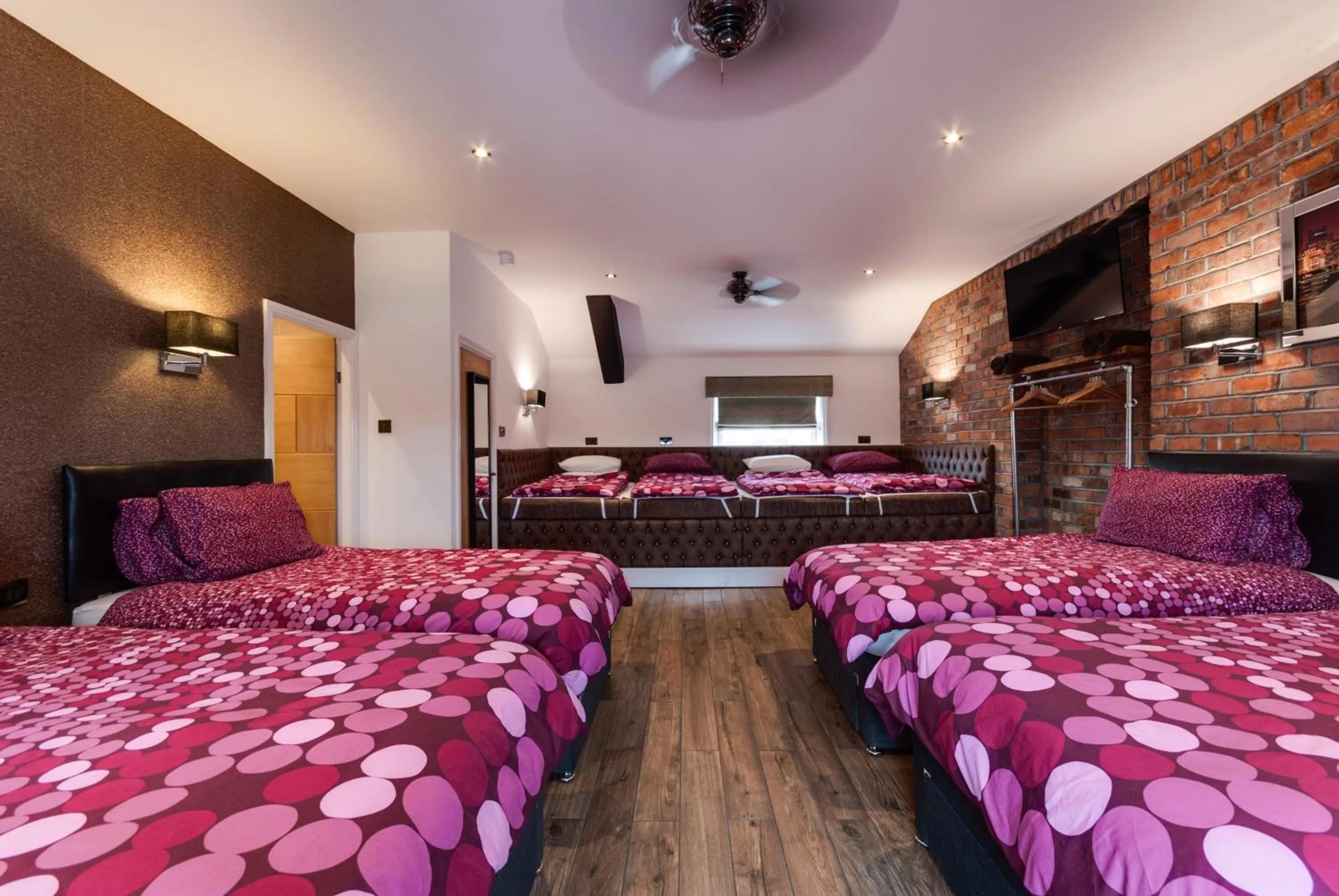 Tom Thumb Apartments