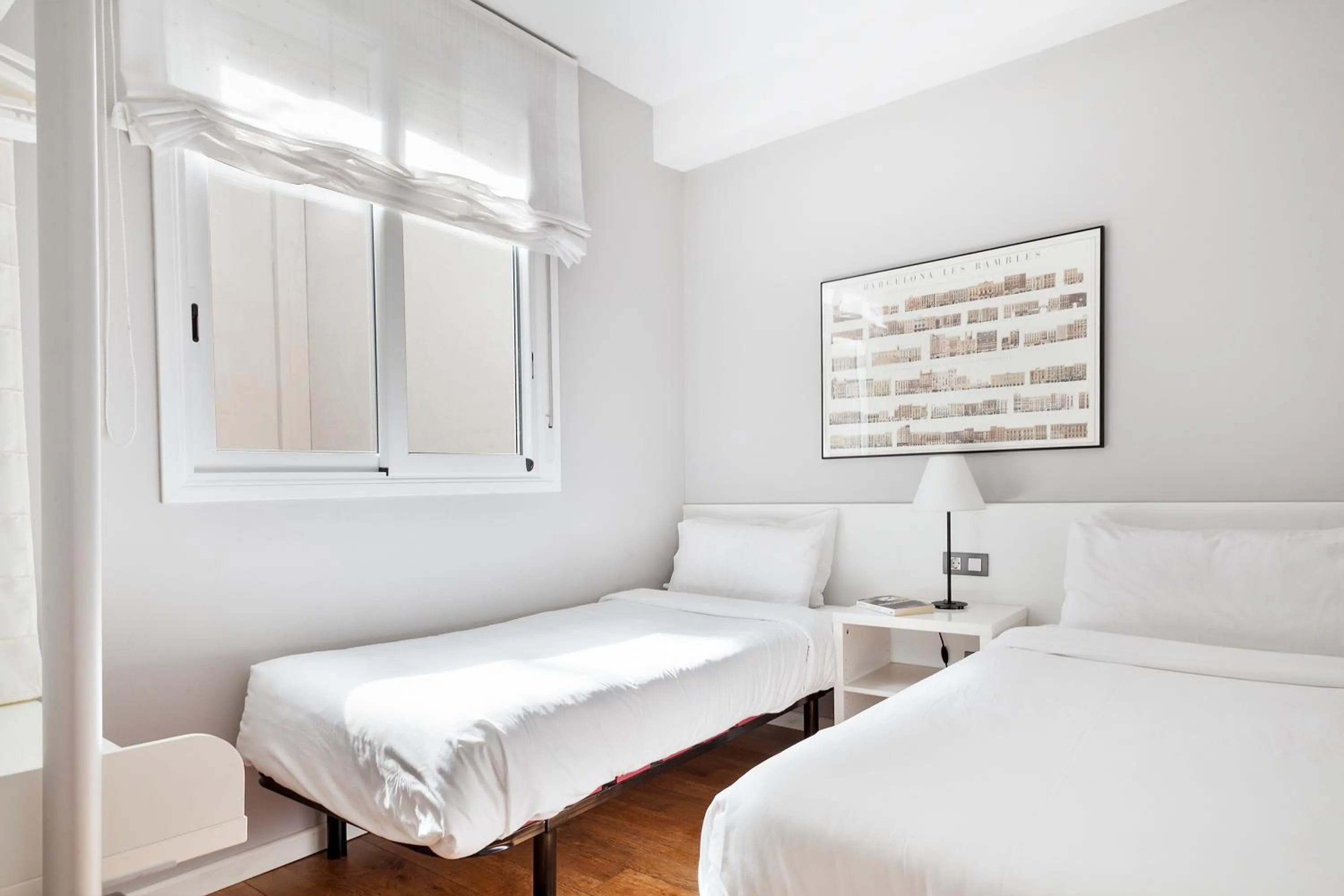 Bedroom, Bed in Bonavista Apartments - Passeig de Gracia