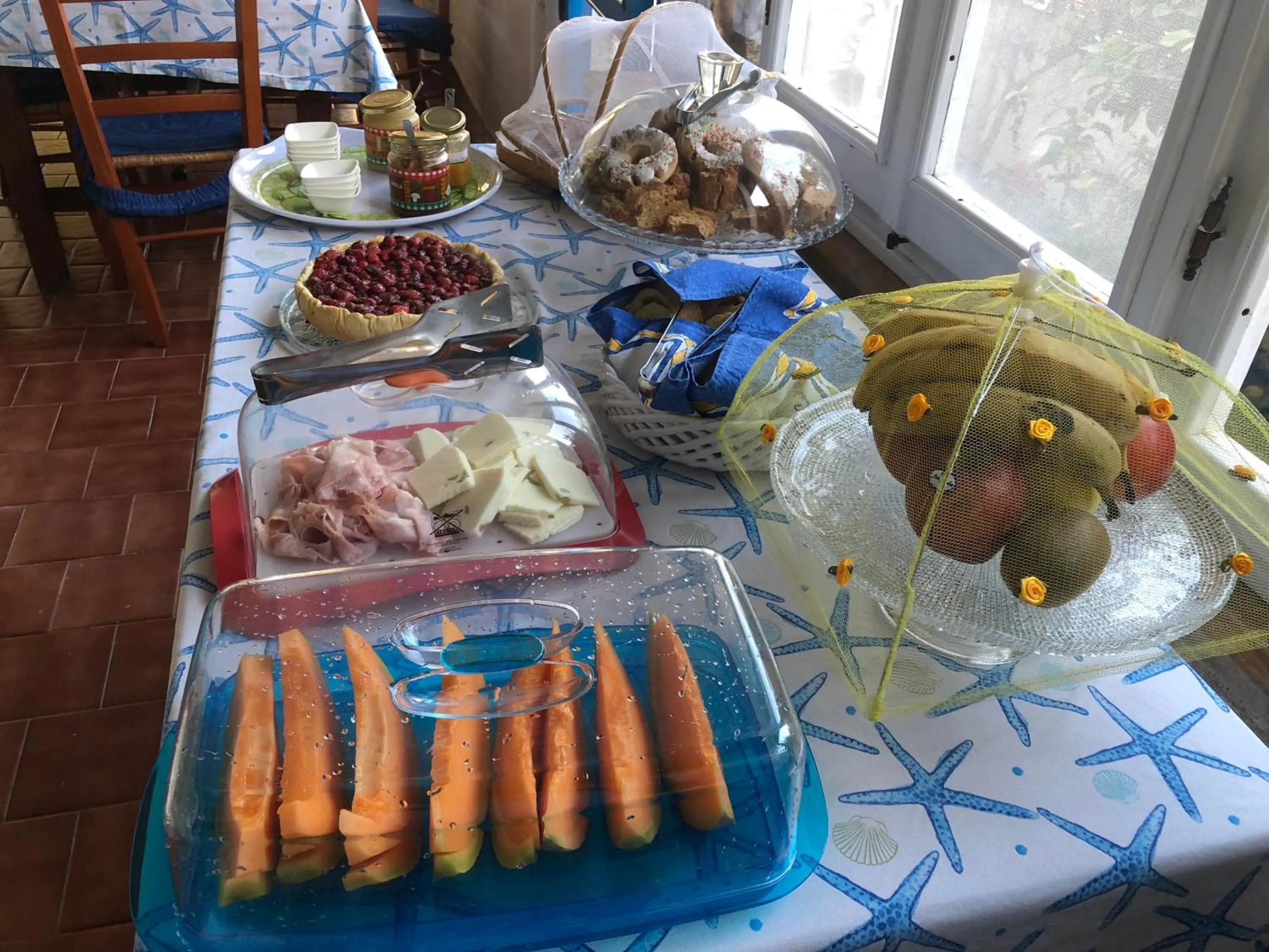 Buffet breakfast in La Casa del Limoneto