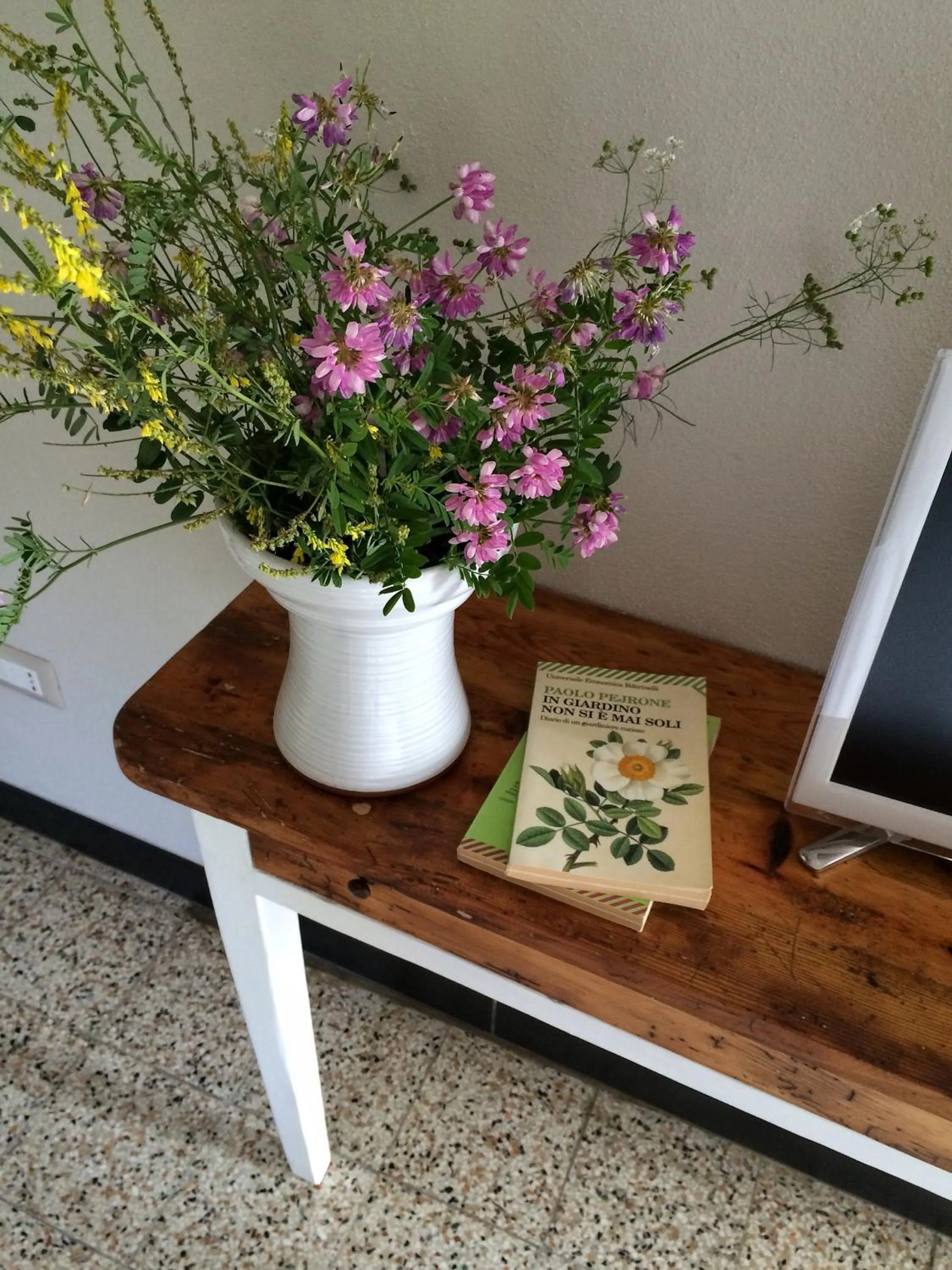 Decorative detail in I Calleri Garden and Rooms