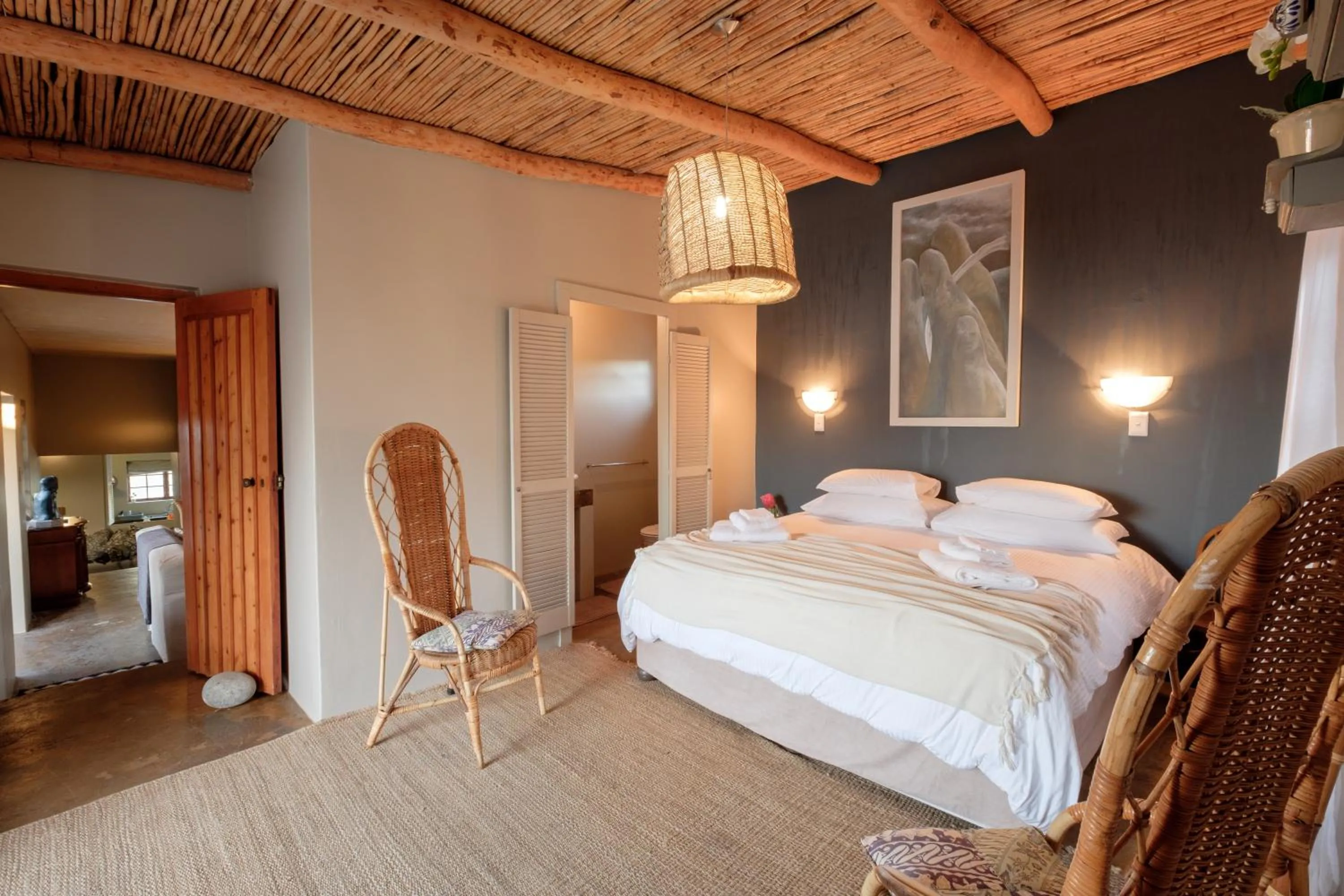 Photo of the whole room, Bed in Smugglers' BnB