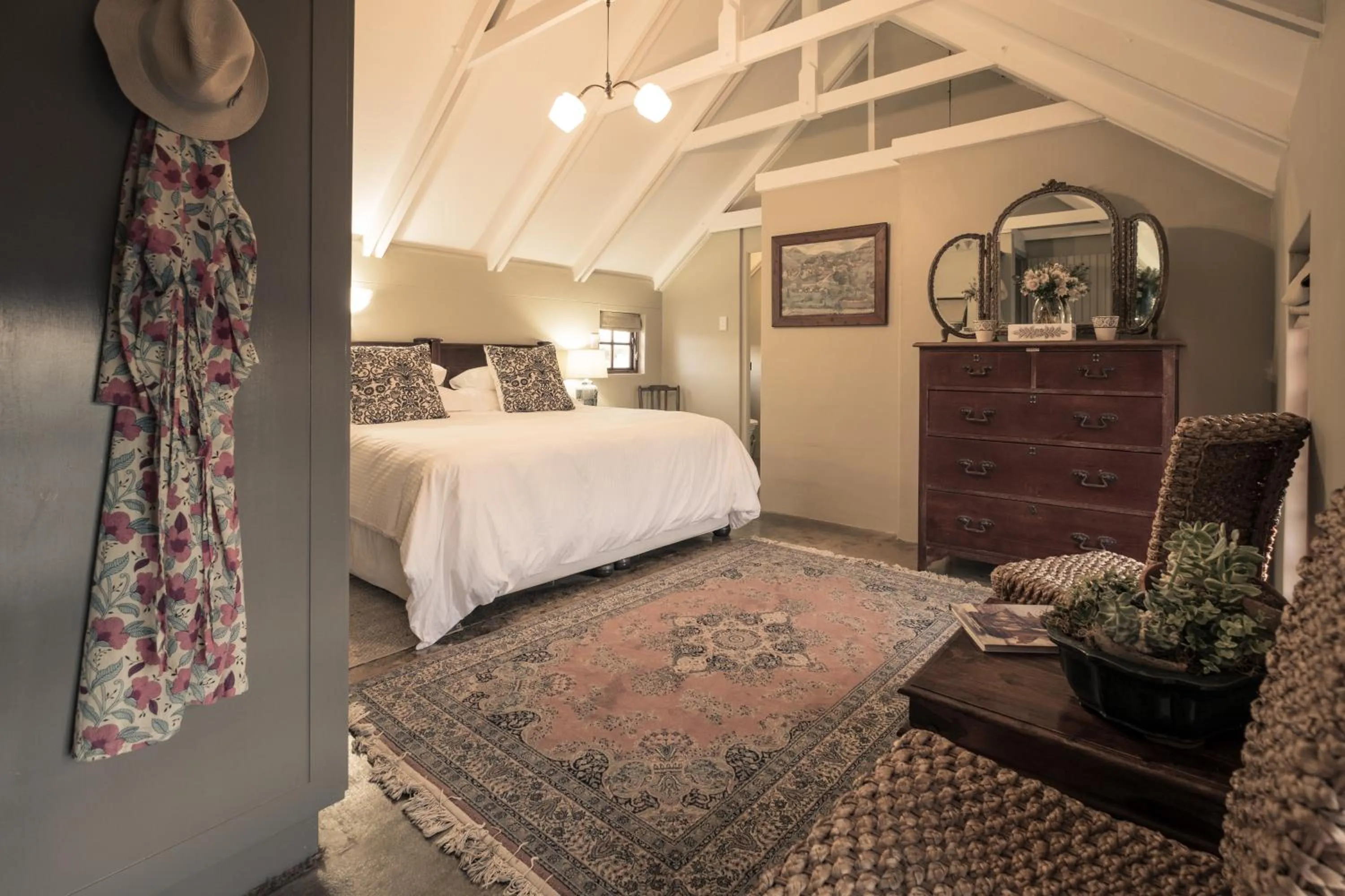 Photo of the whole room, Bed in Smugglers' BnB