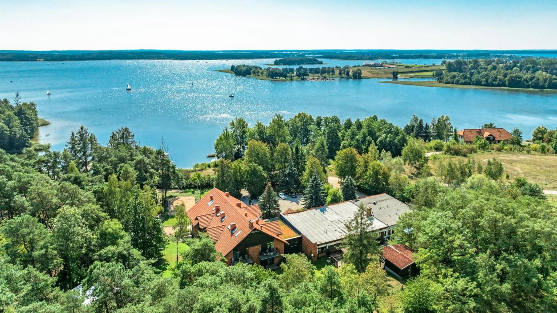 Property building in Róża Wiatrów