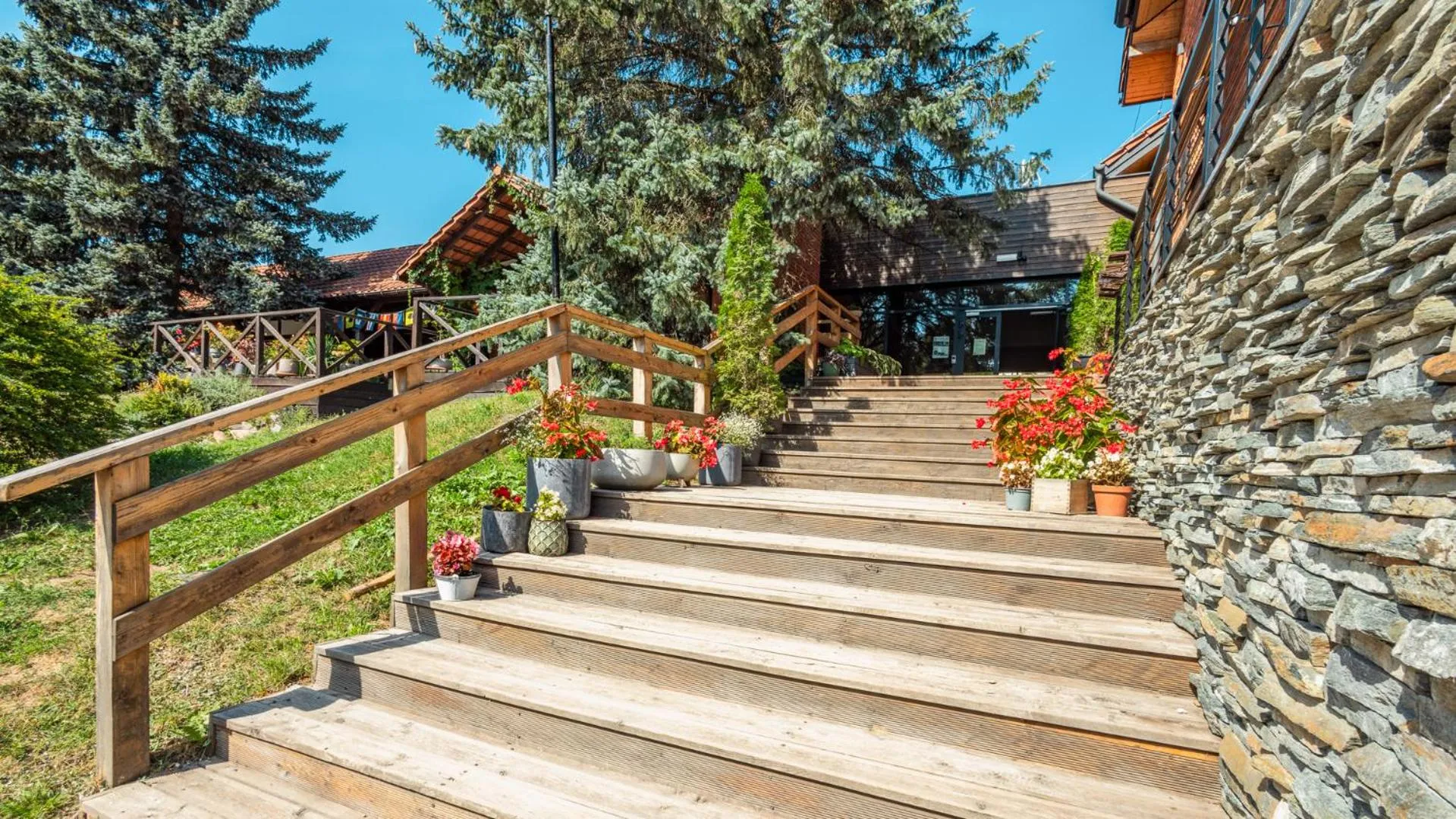 Property building in Róża Wiatrów