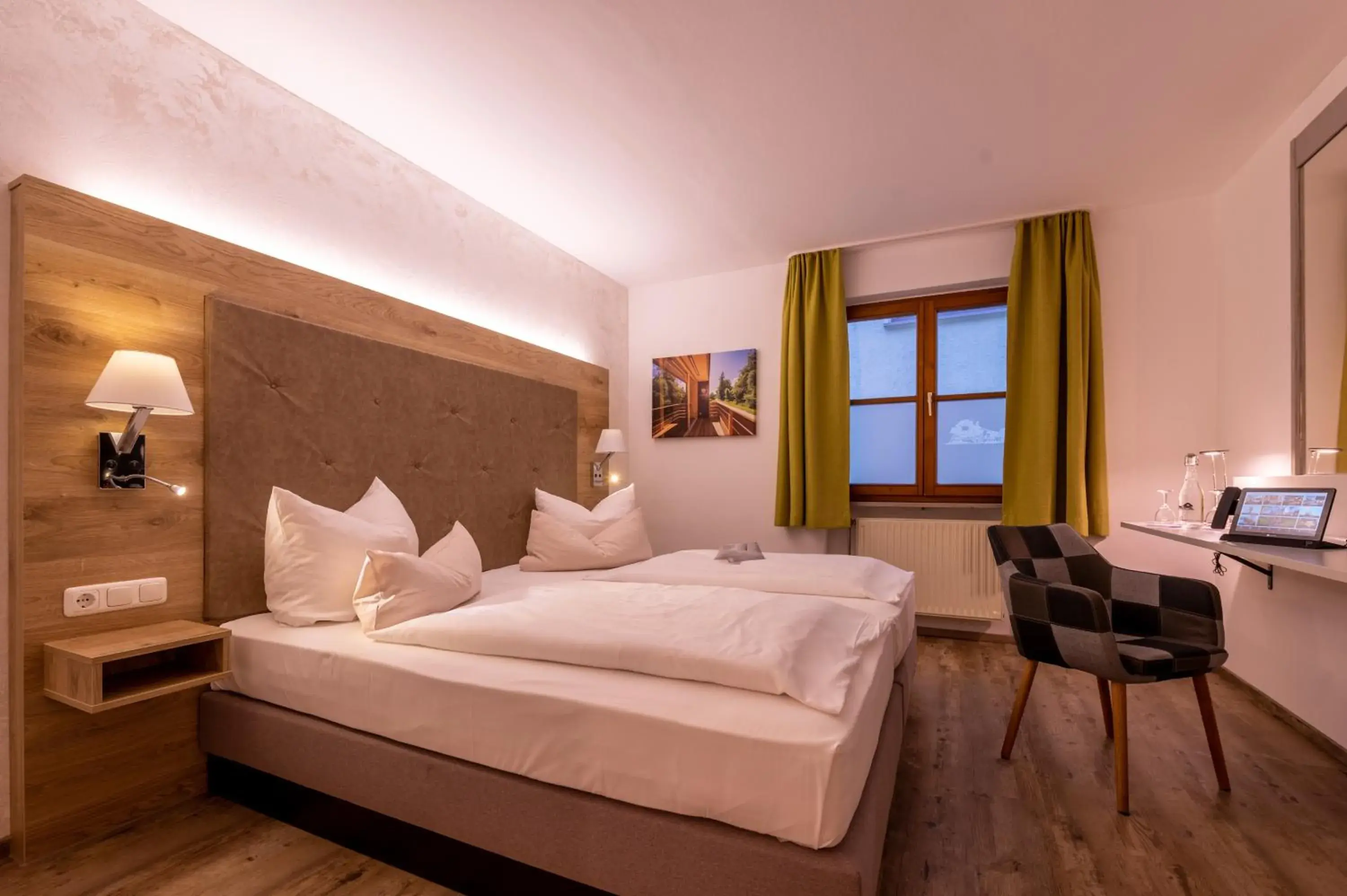 Standard Double Room - single occupancy in Zur Post Kümmersbruck Hotel & Tiny Houses Standard Double Room - single occupancy in Zur Post Kümmersbruck Hotel & Tiny Houses