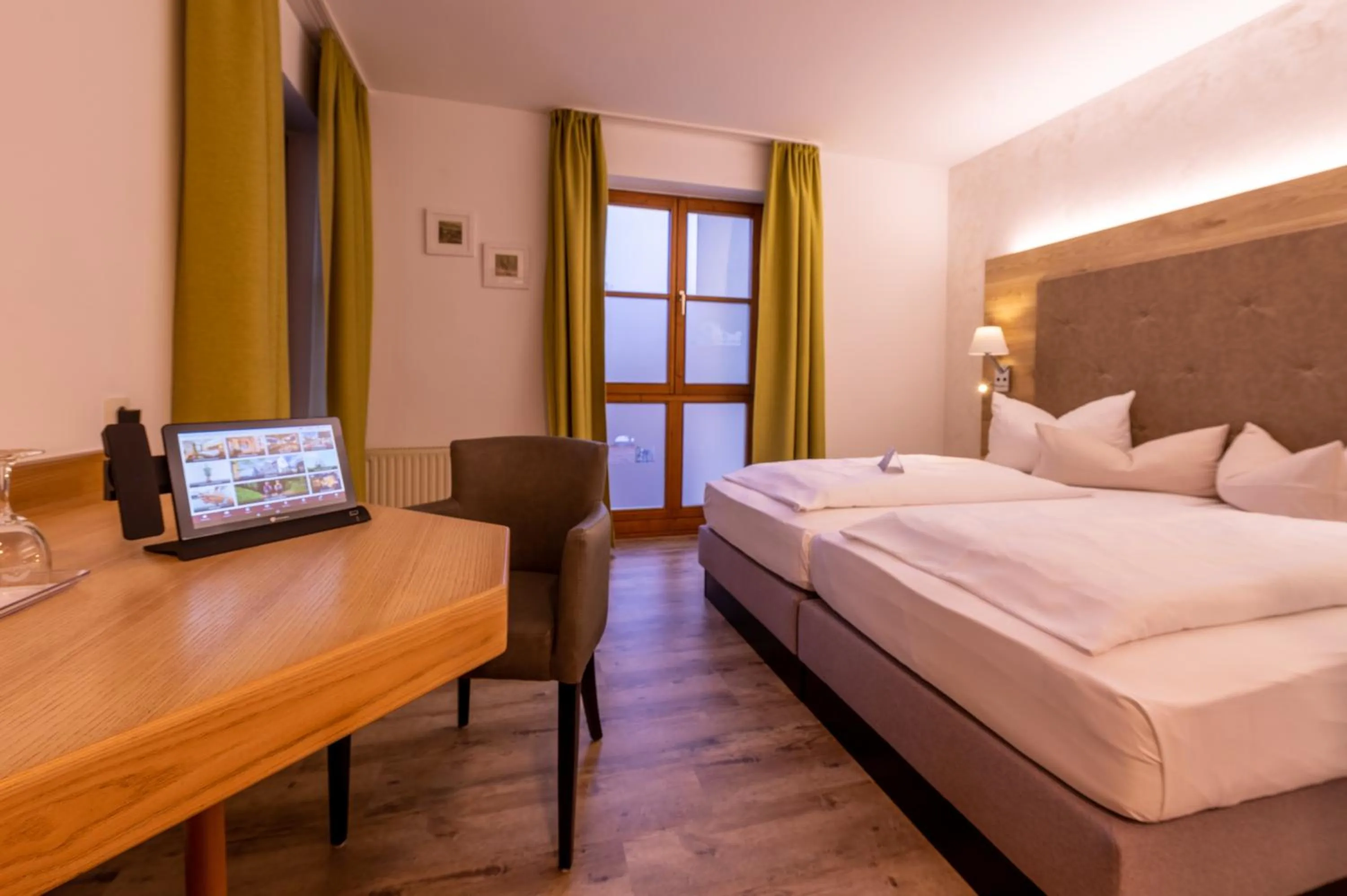 Bed in Zur Post Kümmersbruck Hotel & Tiny Houses