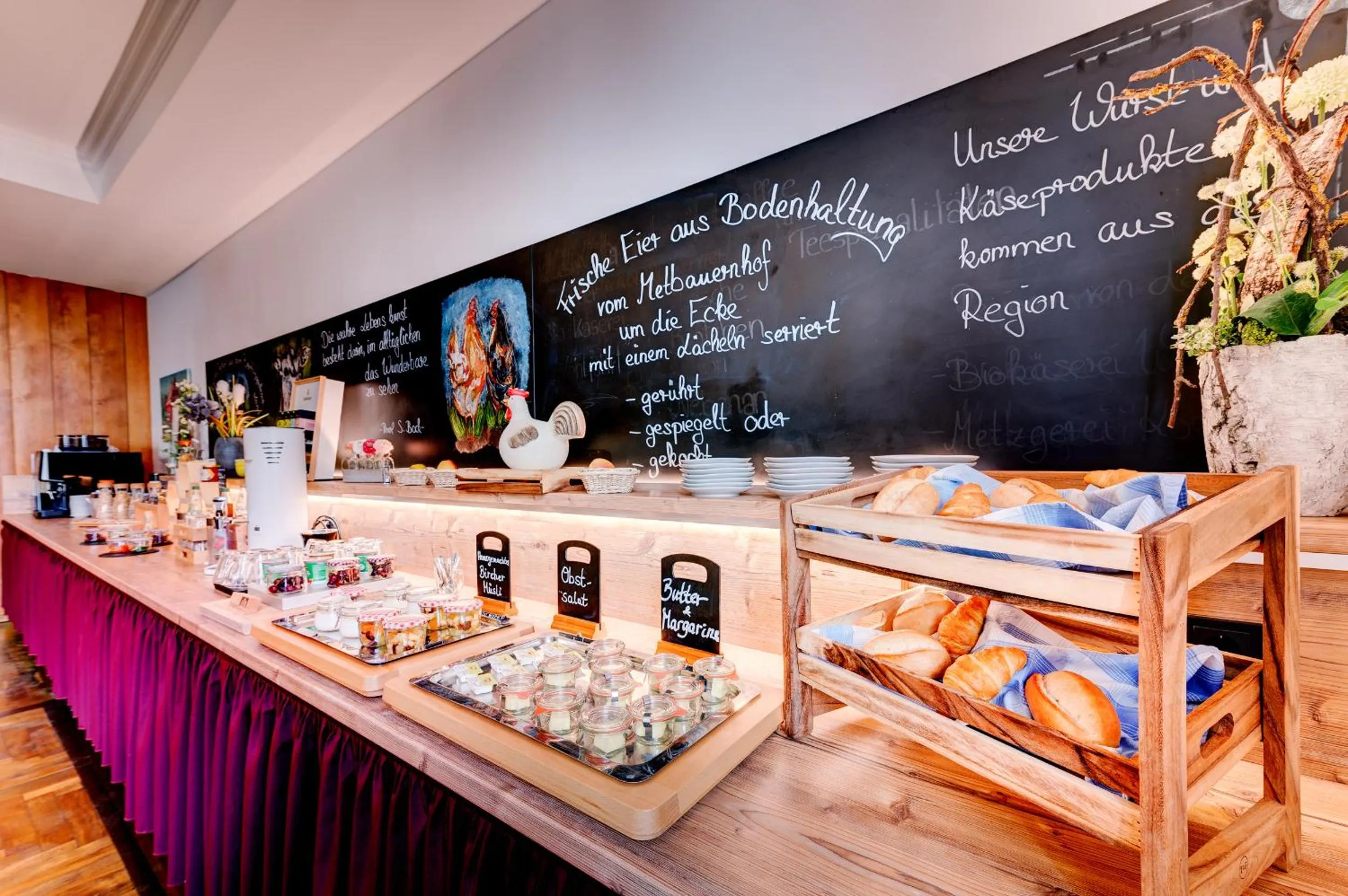 Breakfast in Zur Post Kümmersbruck Hotel & Tiny Houses