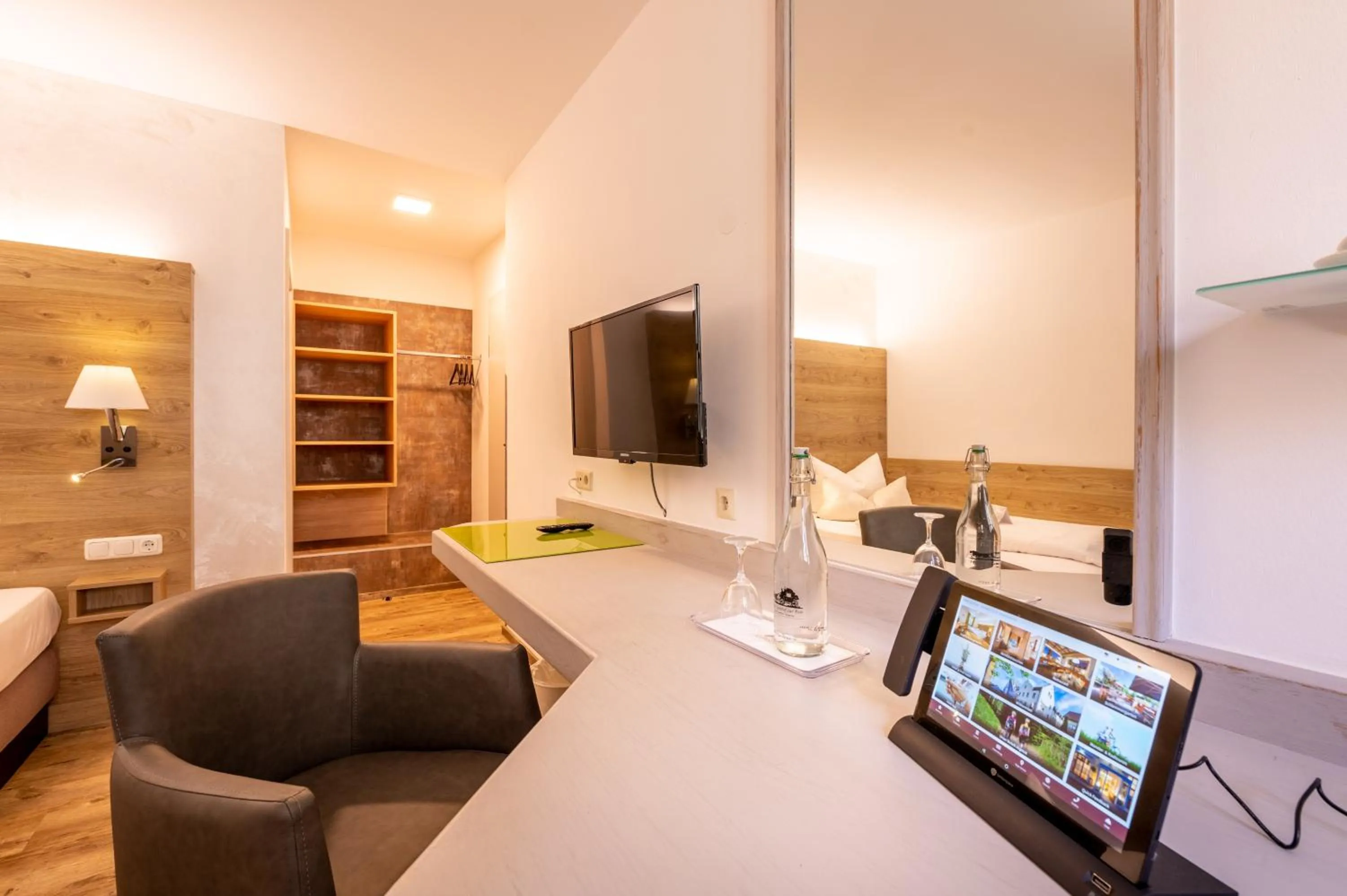 Zur Post Kümmersbruck Hotel & Tiny Houses