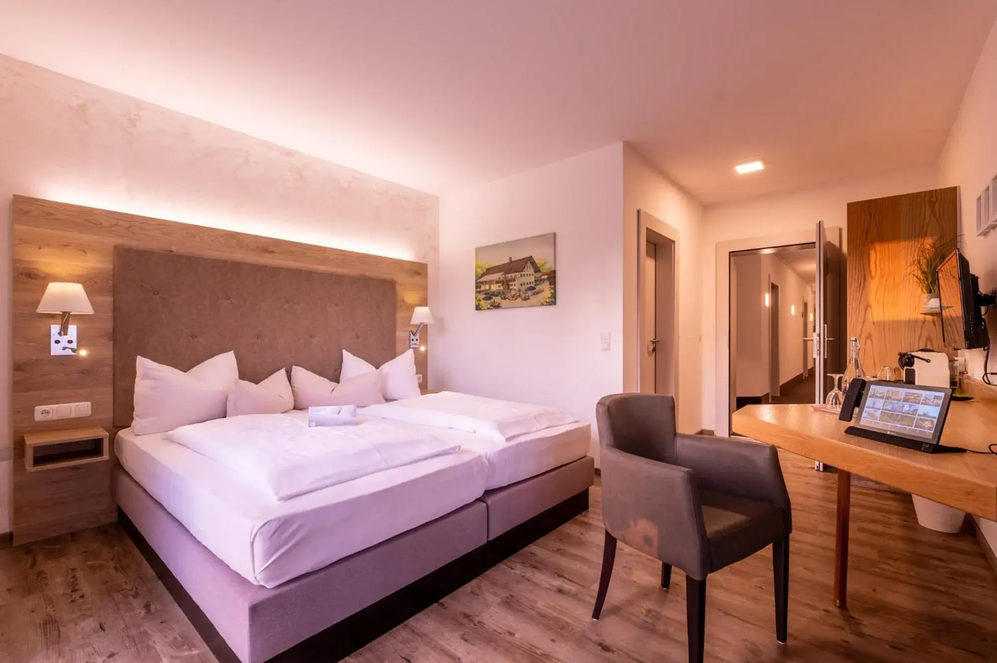 Comfort Double Room with Balcony - single occupancy in Zur Post Kümmersbruck Hotel & Tiny Houses Comfort Double Room with Balcony - single occupancy in Zur Post Kümmersbruck Hotel & Tiny Houses