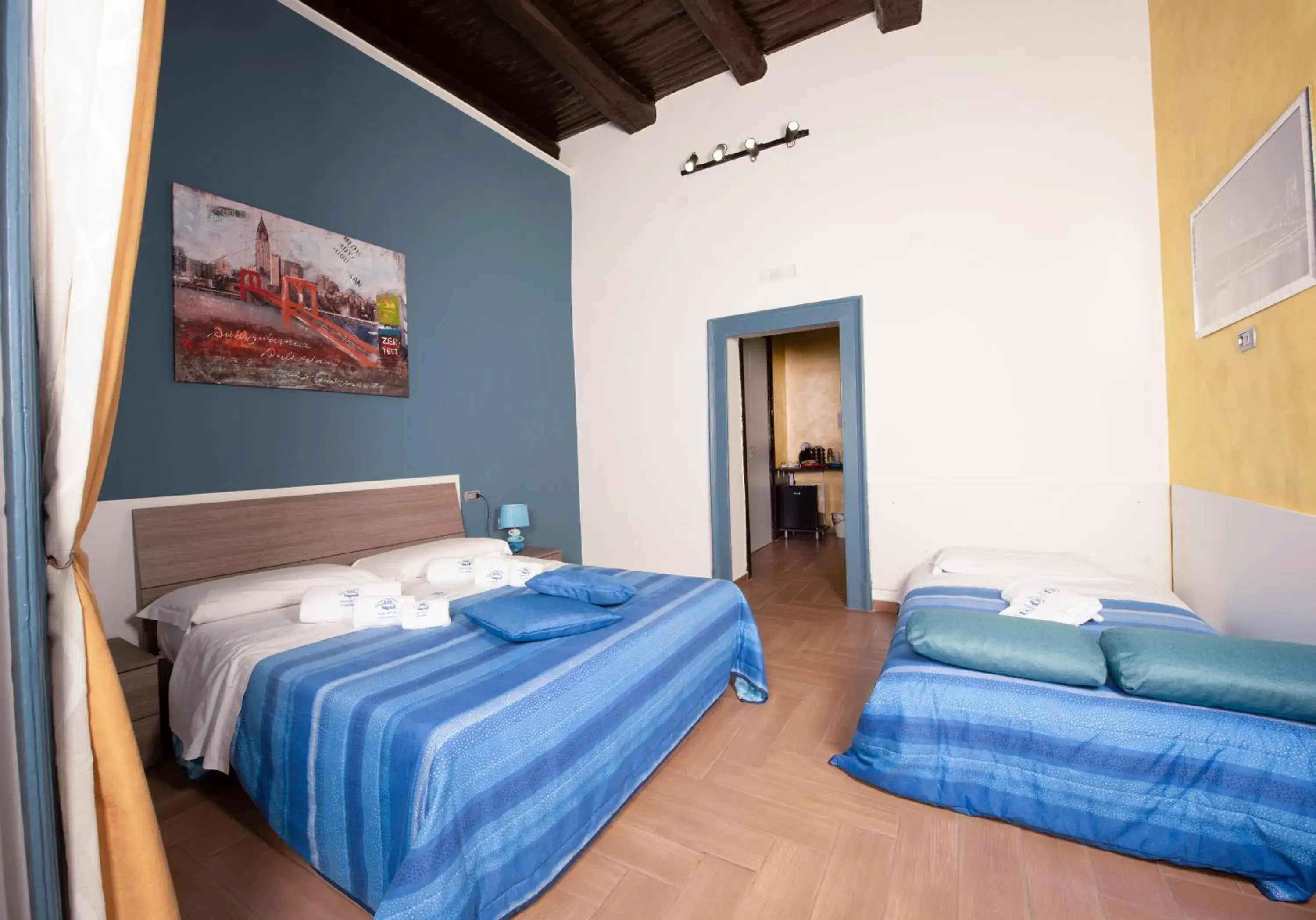 Triple Room with Balcony in Chiaia Relax Triple Room with Balcony in Chiaia Relax