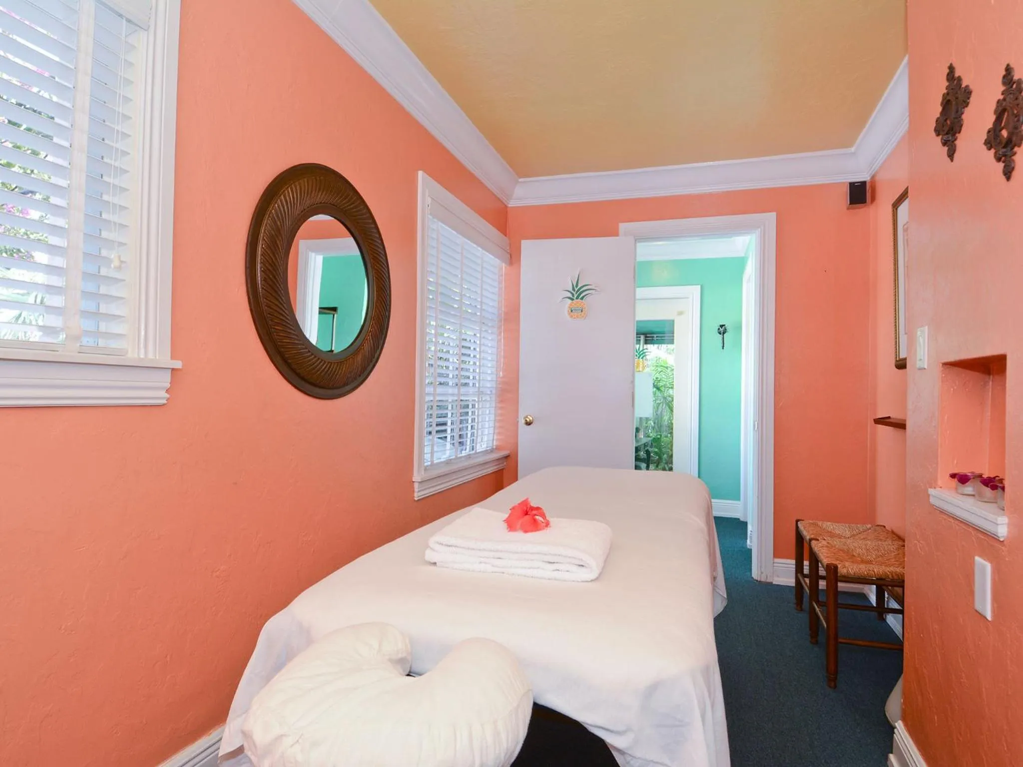 Massage, Bed in Pineapple Point Guesthouse & Resort - Gay Men's Resort