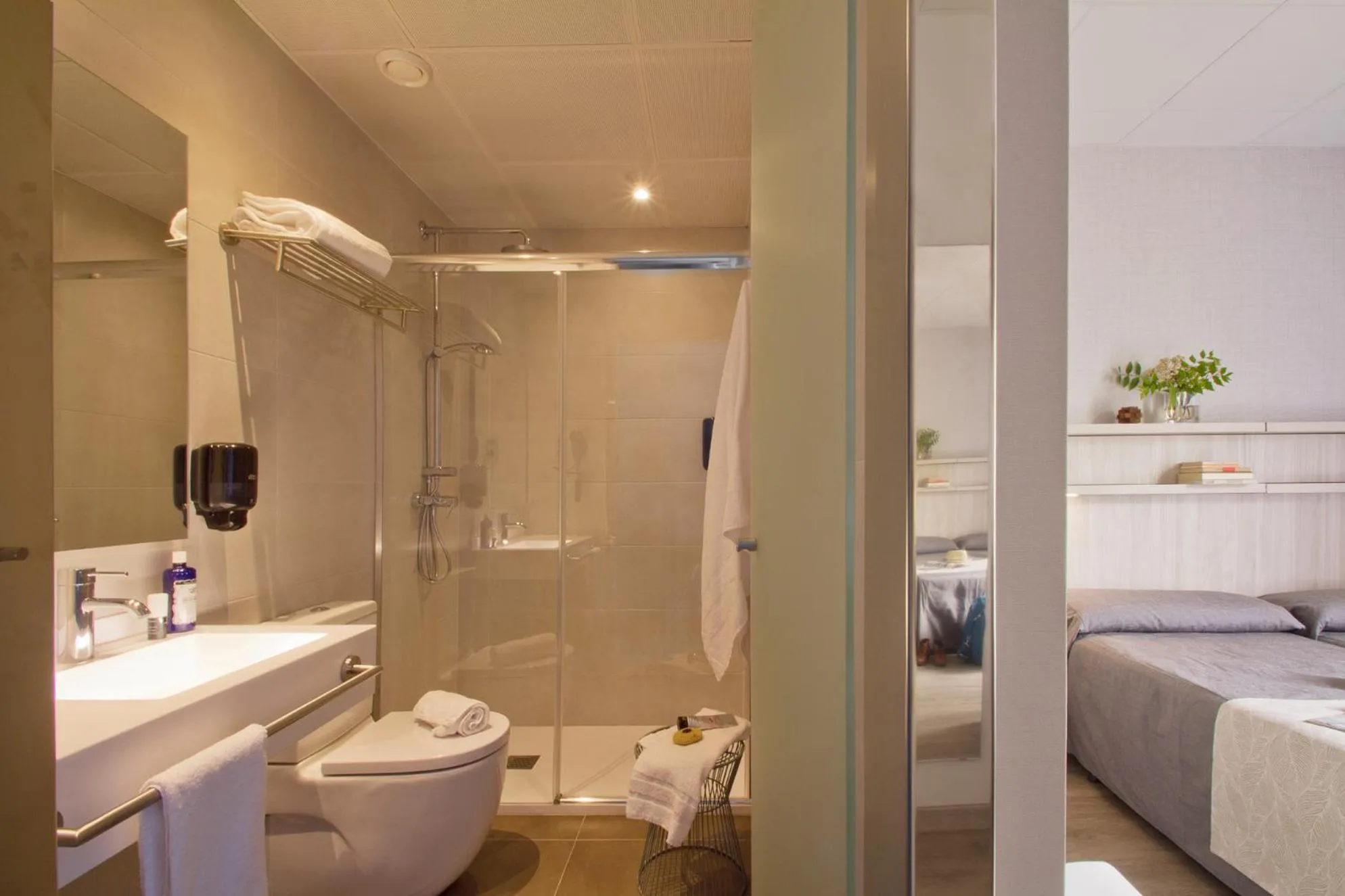 Shower in Hostal Benidorm