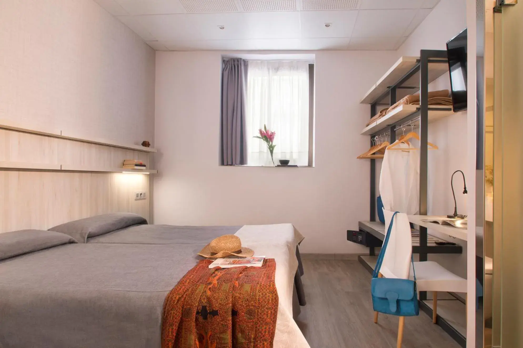 Twin Room in Hostal Benidorm Twin Room in Hostal Benidorm