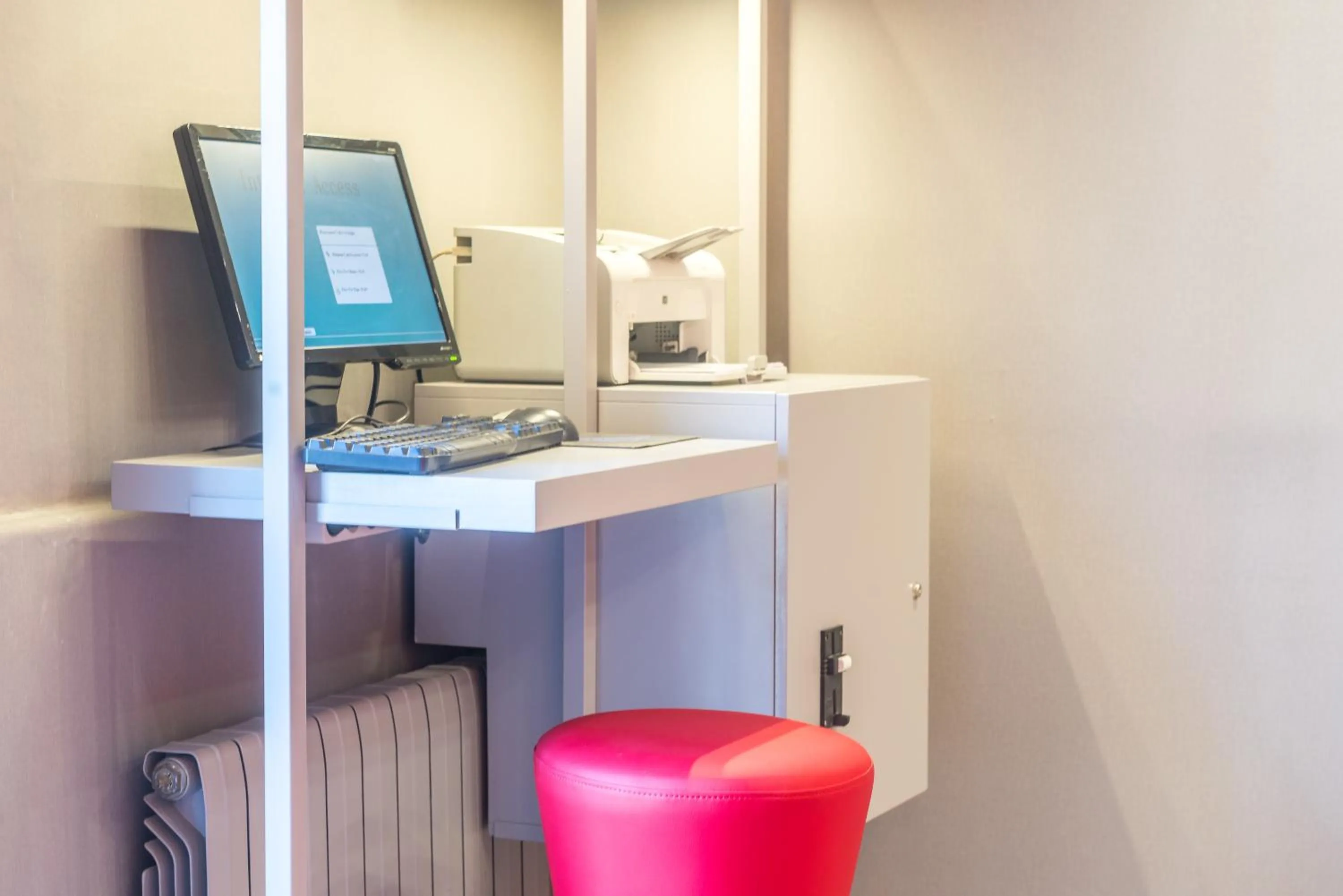 Business facilities in Hostal Benidorm