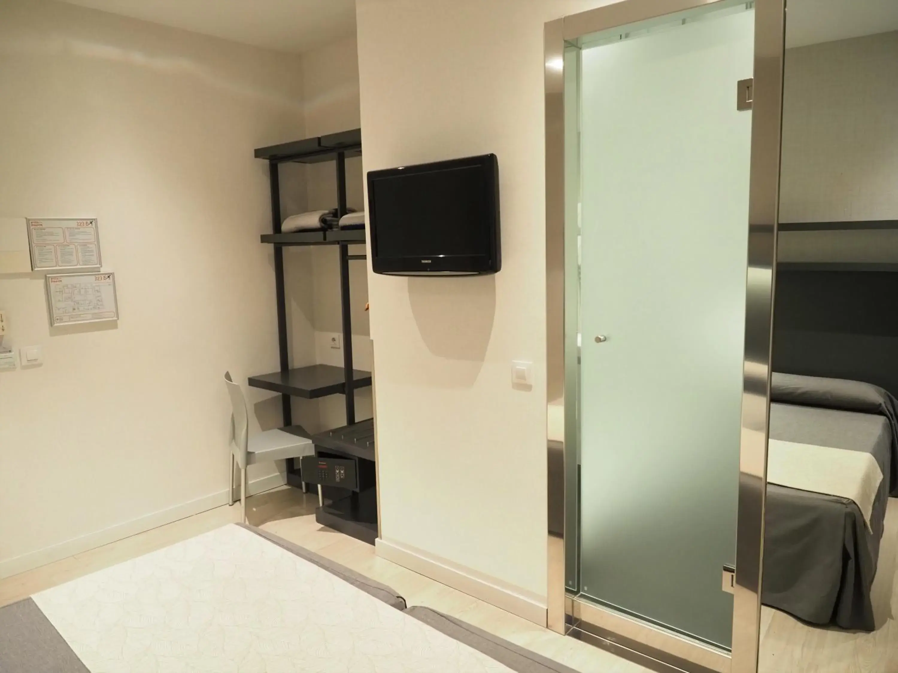 Photo of the whole room, Bed in Hostal Benidorm Photo of the whole room, Bed in Hostal Benidorm