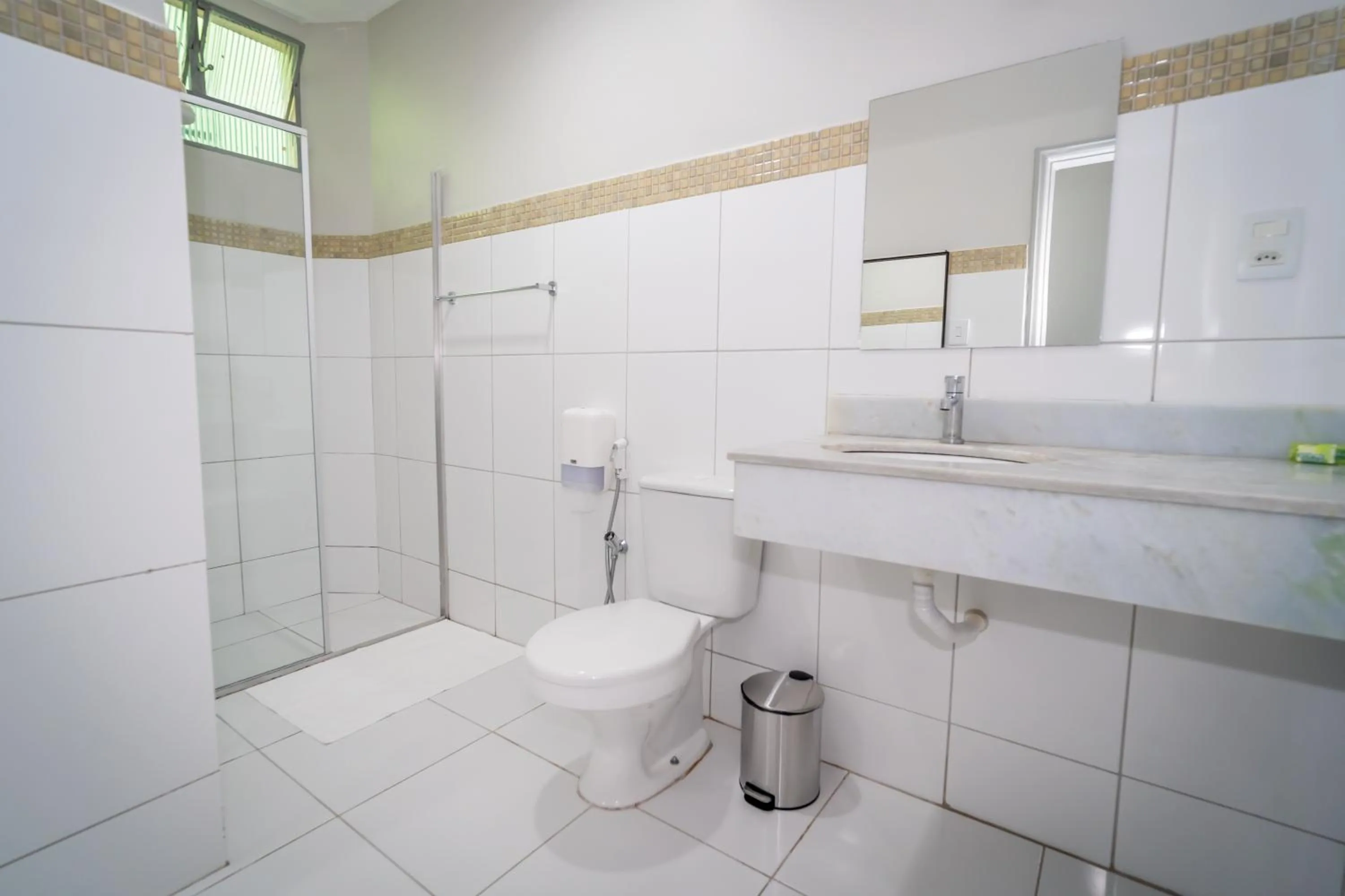 Toilet in Bandeirantes Hotel