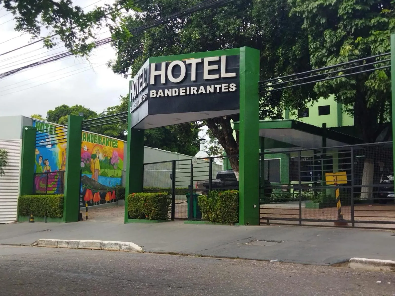 Restaurant/places to eat in Bandeirantes Hotel