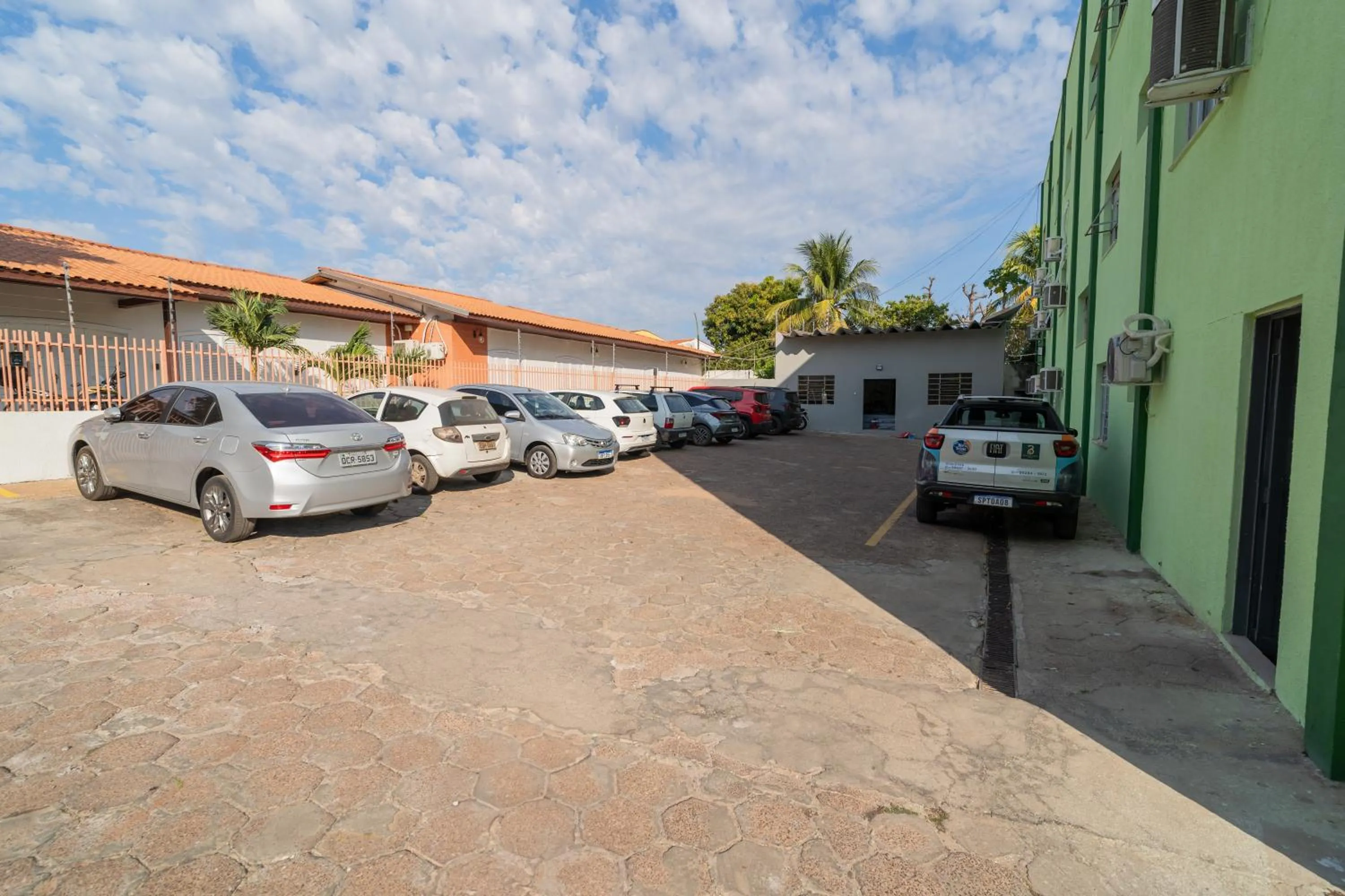 Parking in Bandeirantes Hotel