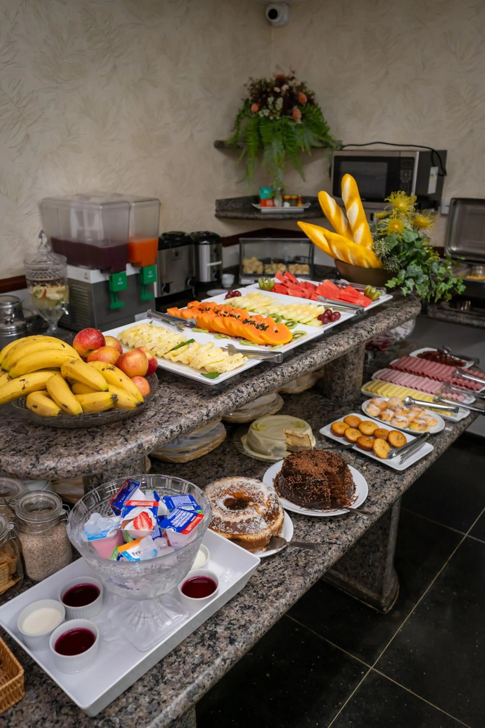 Food and drinks in Bandeirantes Hotel