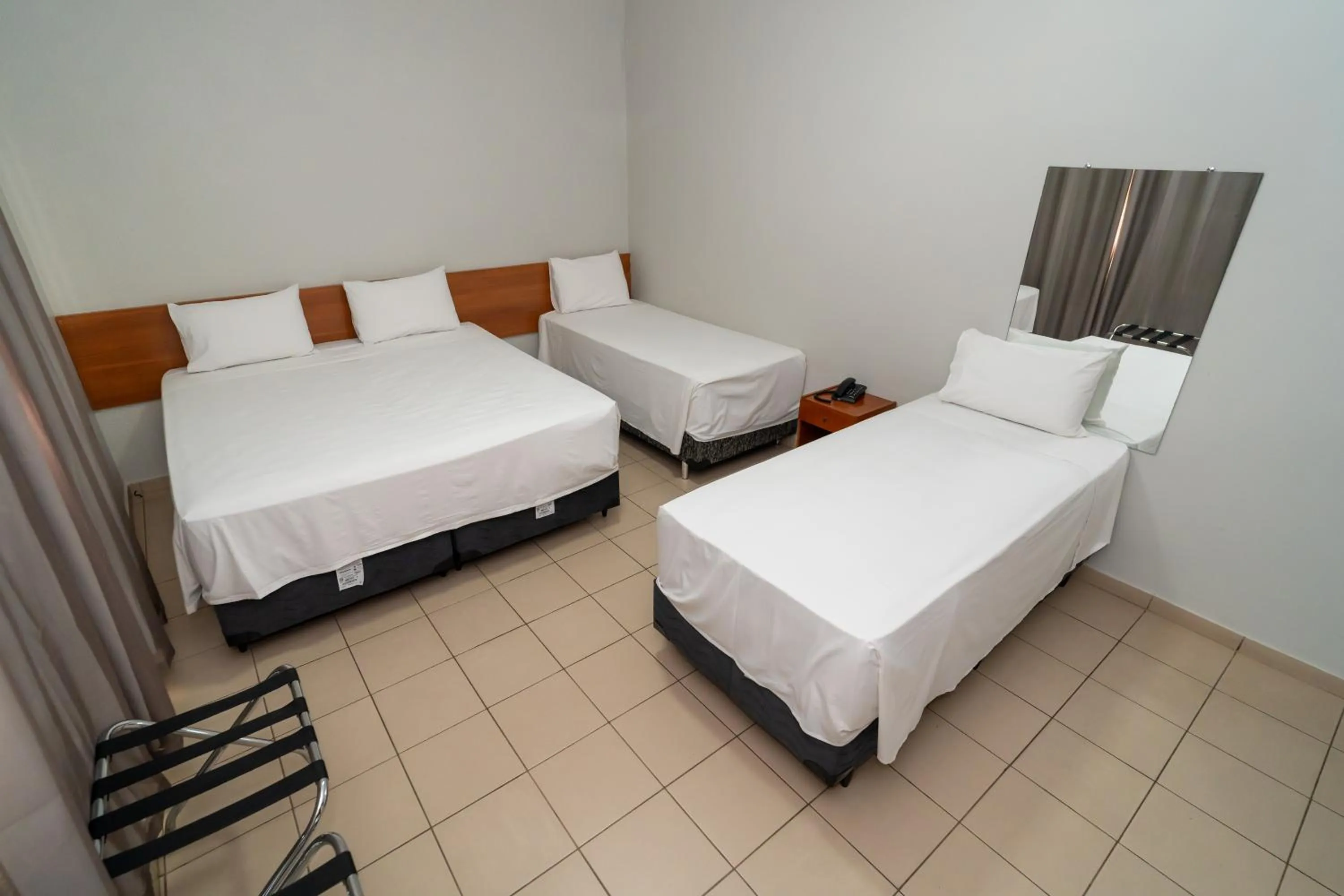 Street view, Bed in Bandeirantes Hotel