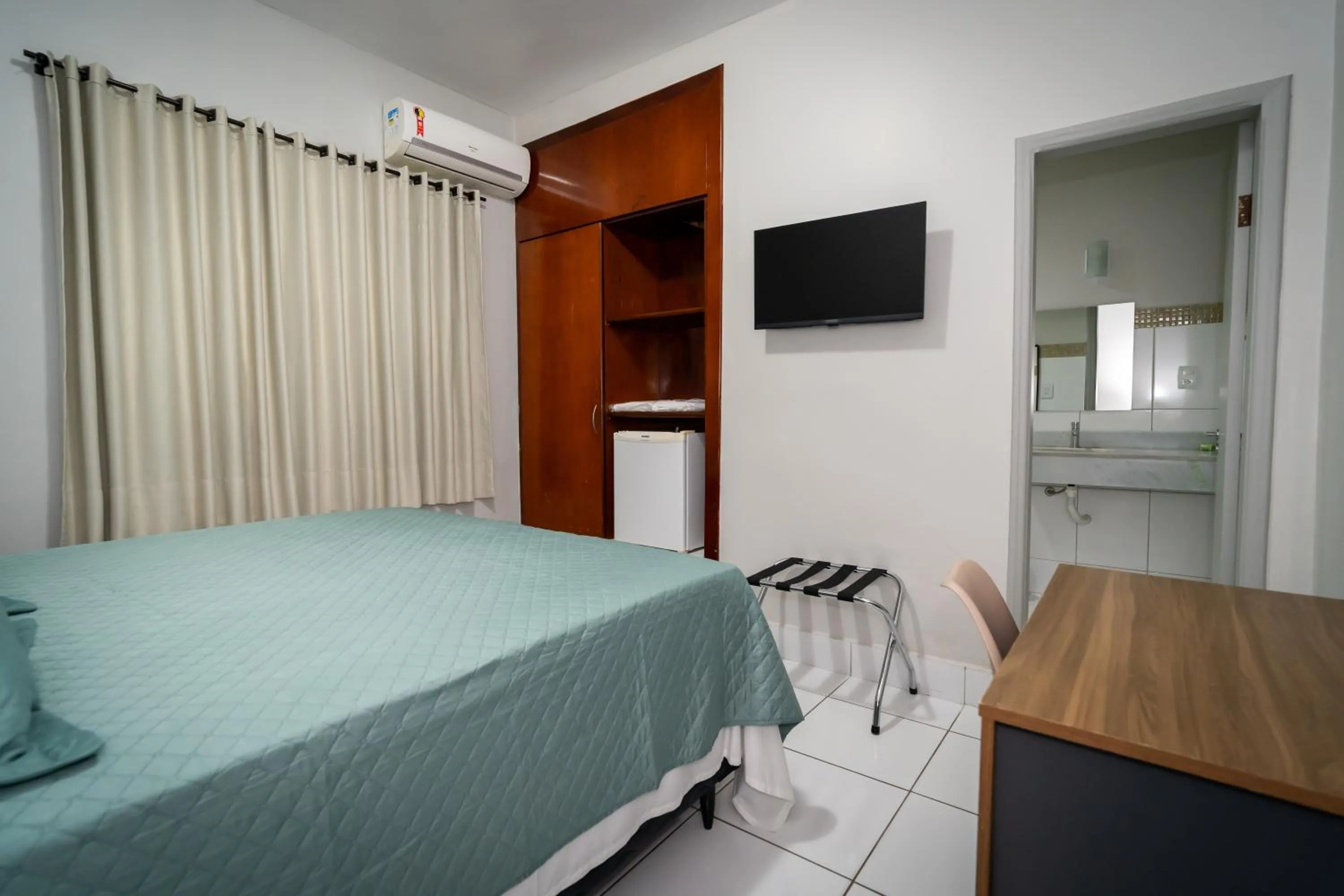 TV and multimedia, Bed in Bandeirantes Hotel