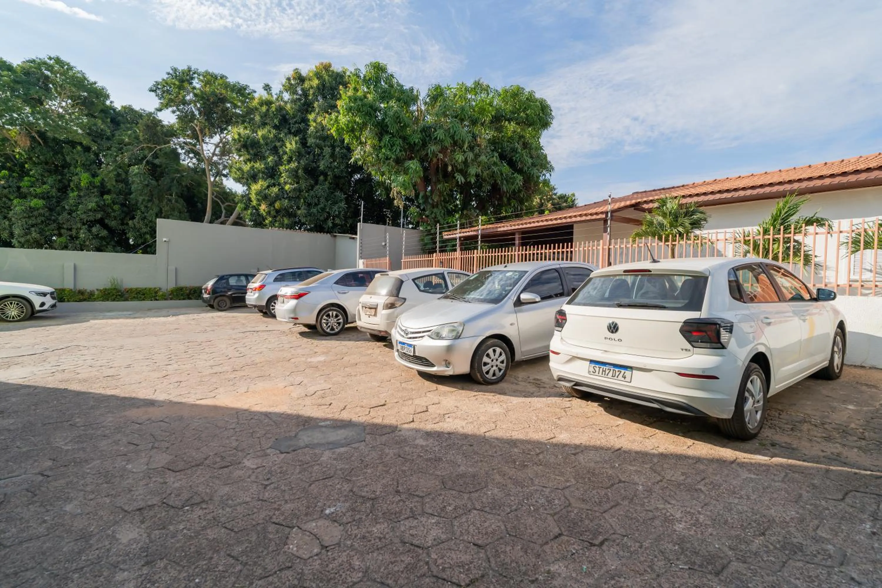 Parking in Bandeirantes Hotel
