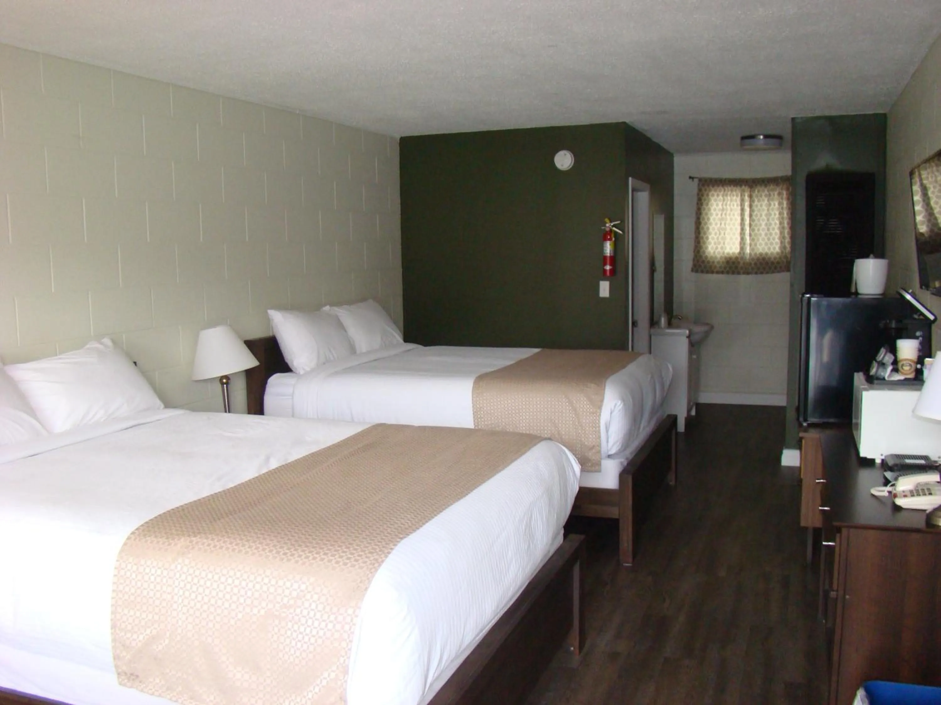 Bedroom, Bed in Paddock Inn