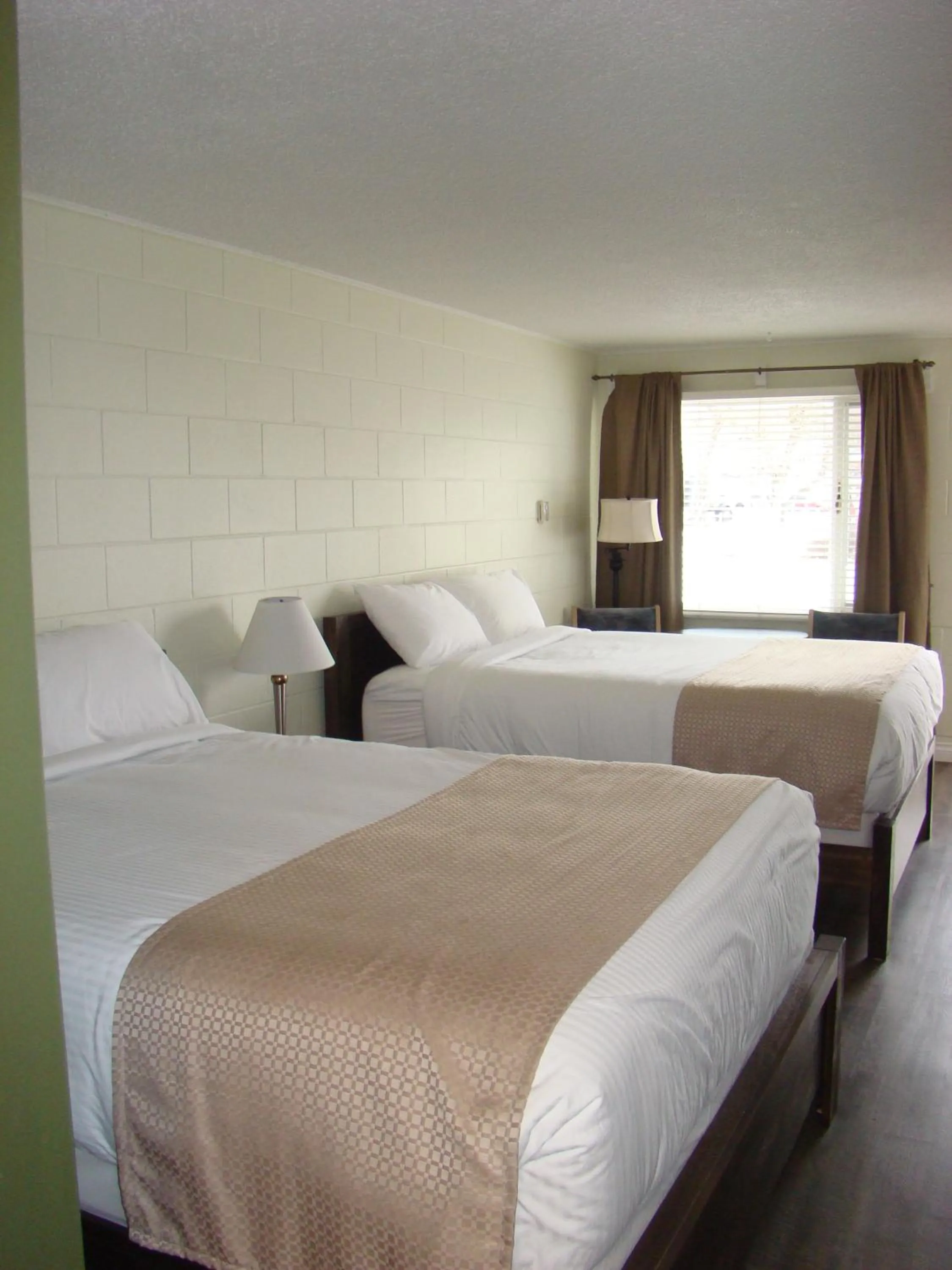 Bedroom, Bed in Paddock Inn