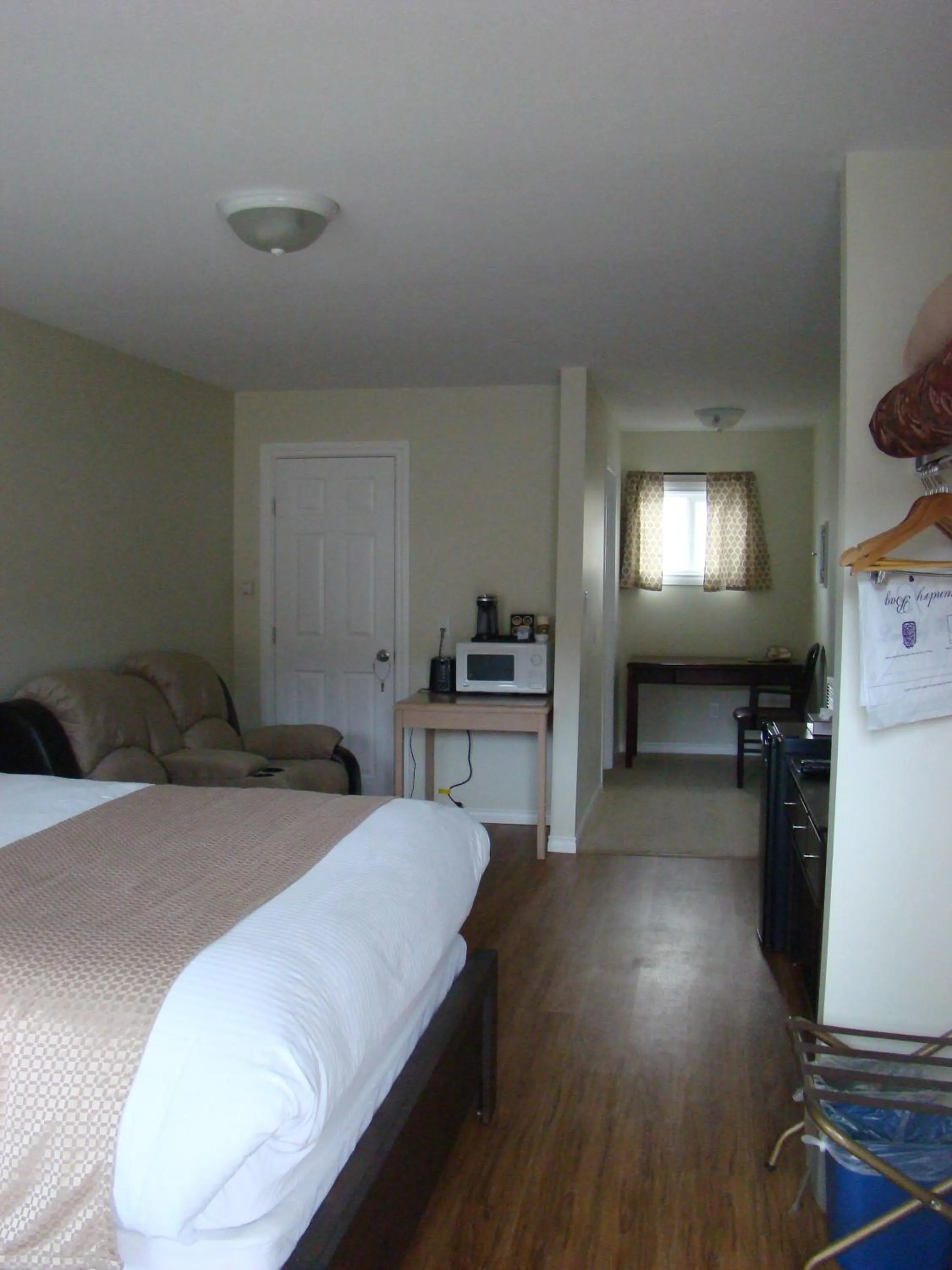 Living room, Bed in Paddock Inn