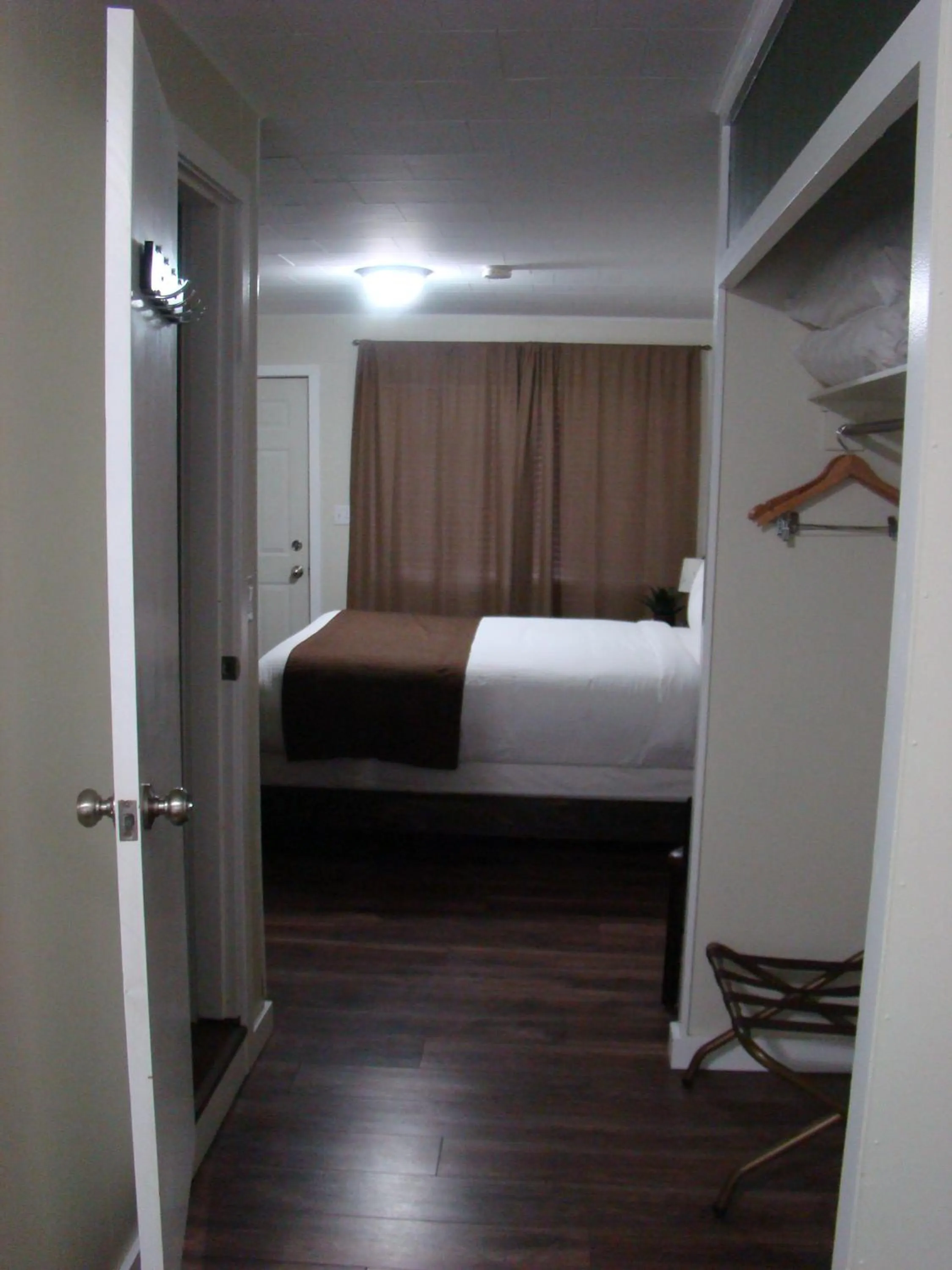 Bedroom, Bed in Paddock Inn